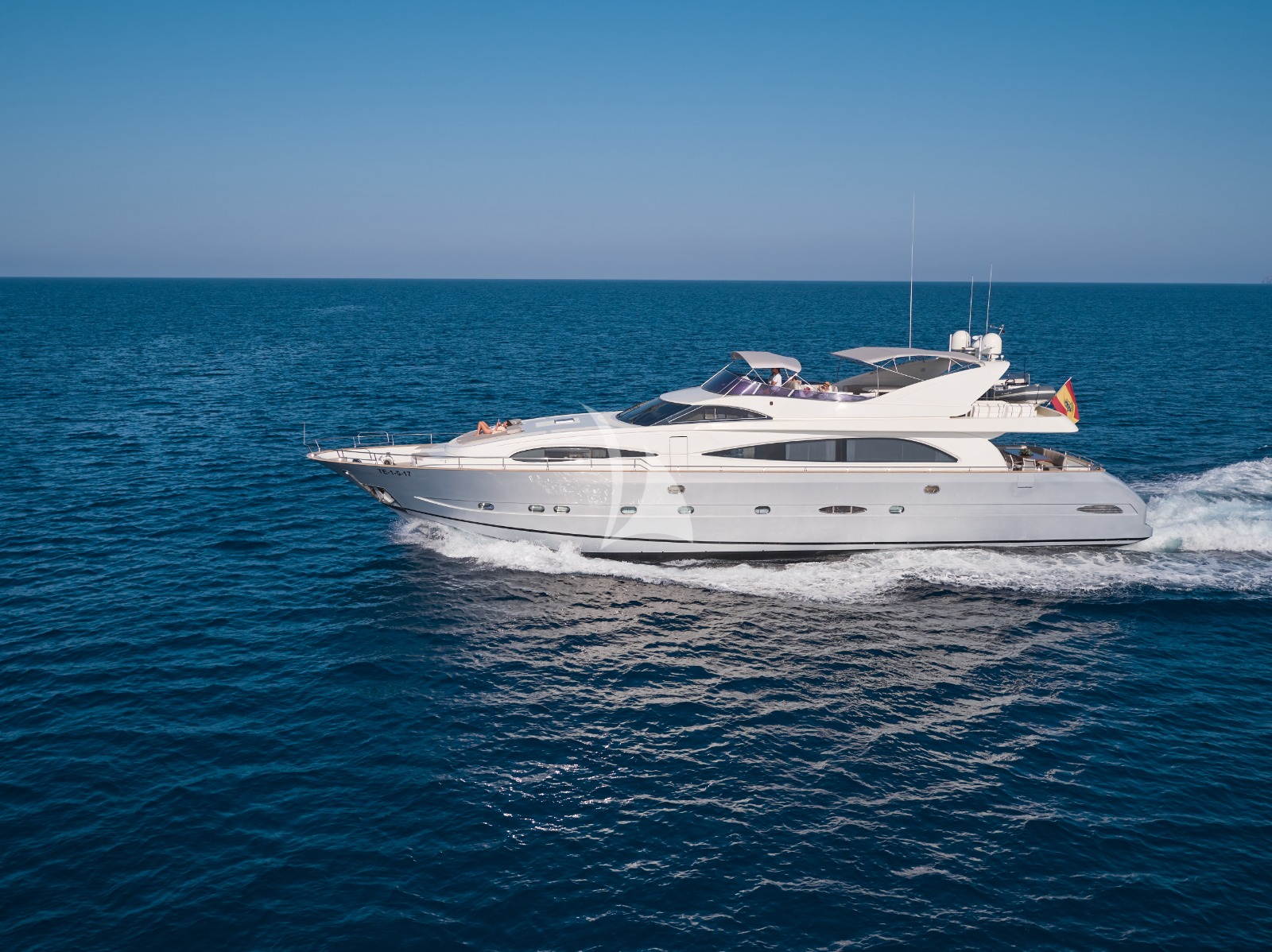 Crewed Motor Yacht KIAWAH II photo 6