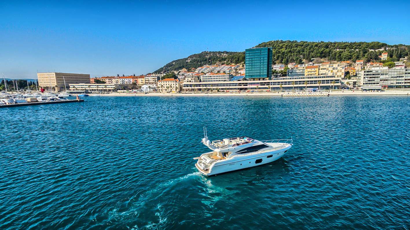 Crewed Motor Yacht KIMON photo 5