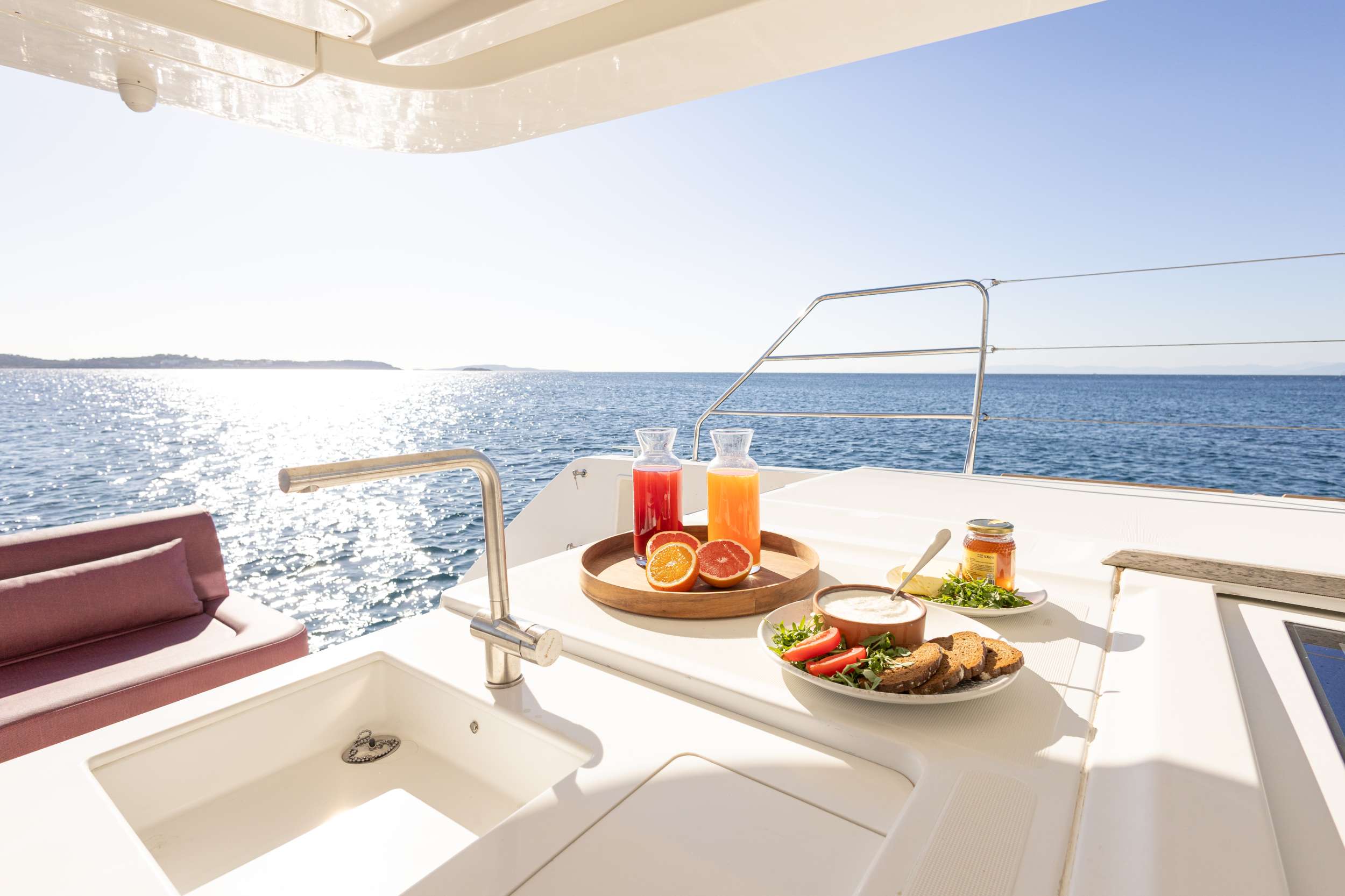 Crewed Catamaran KING OF DIAMONDS photo 6