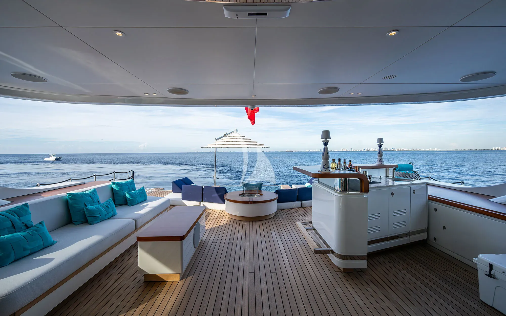 Luxury Crewed Motor Yacht KINGS LAIR photo 4