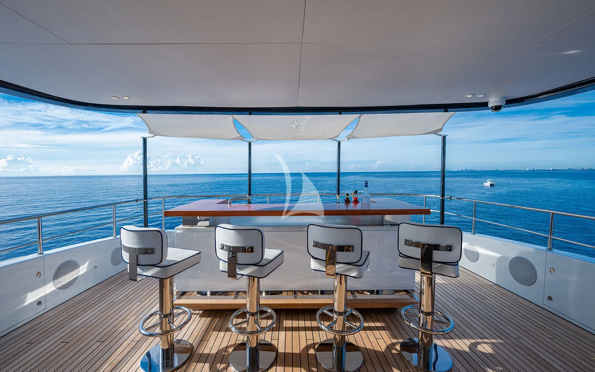 Luxury Crewed Motor Yacht KINGS LAIR photo 5