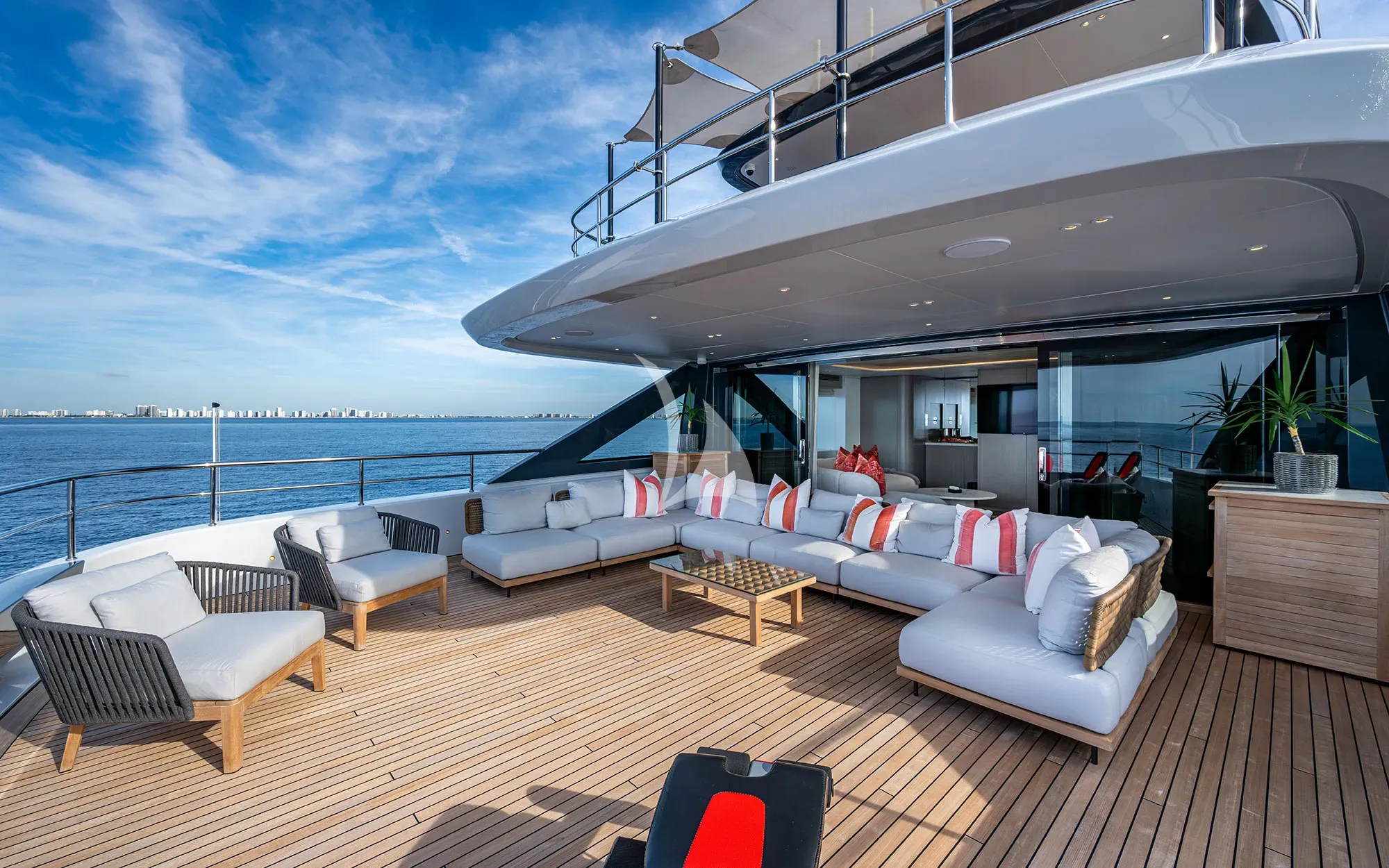 Luxury Crewed Motor Yacht KINGS LAIR photo 8