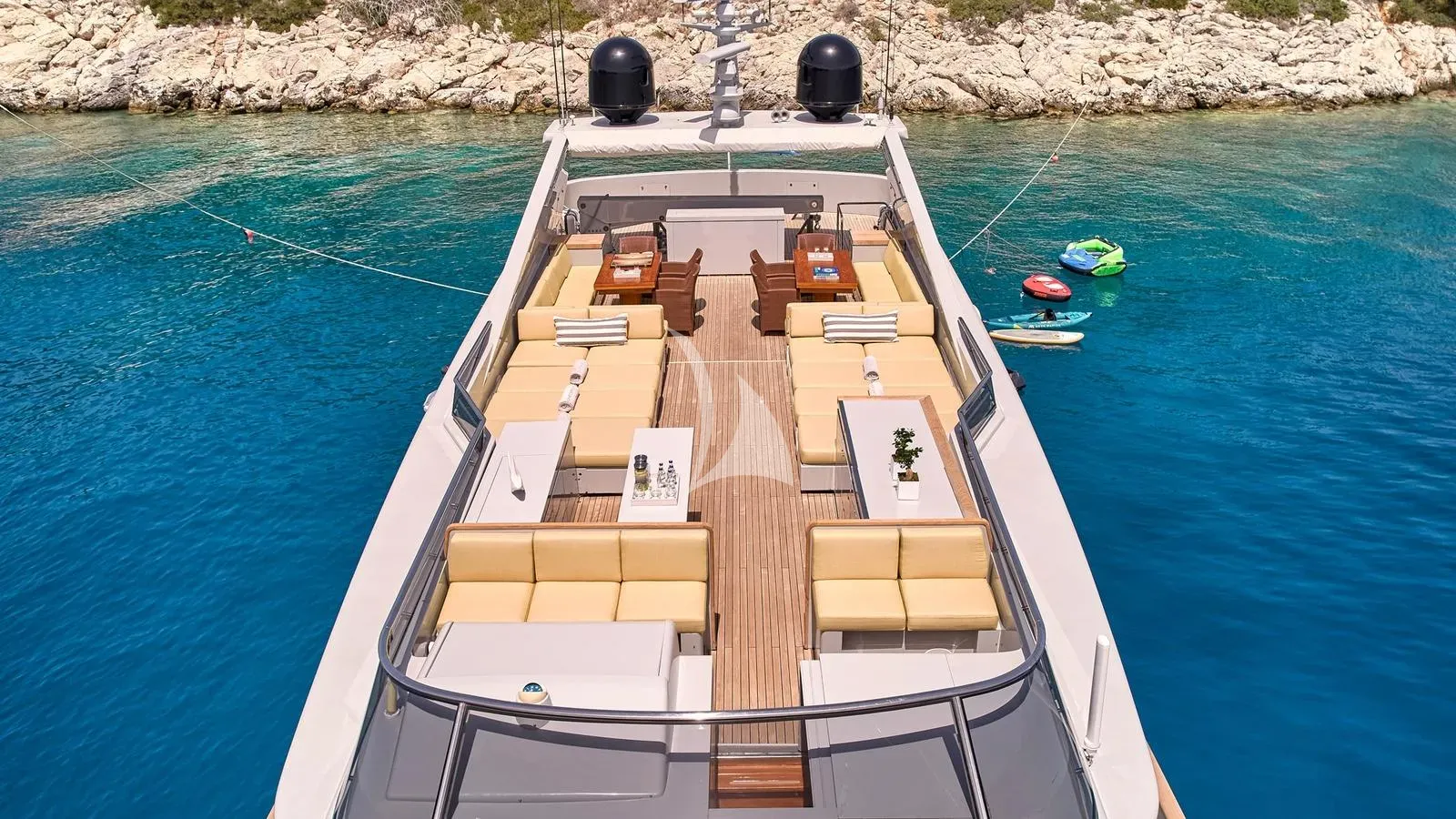 Luxury Crewed Motor Yacht KINTARO photo 8