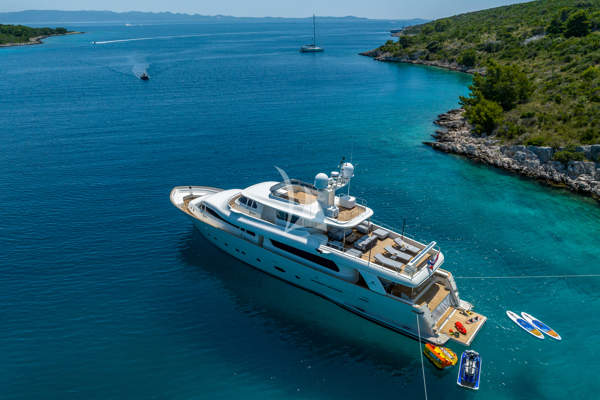 Luxury Crewed Motor Yacht KLOBUK photo 8