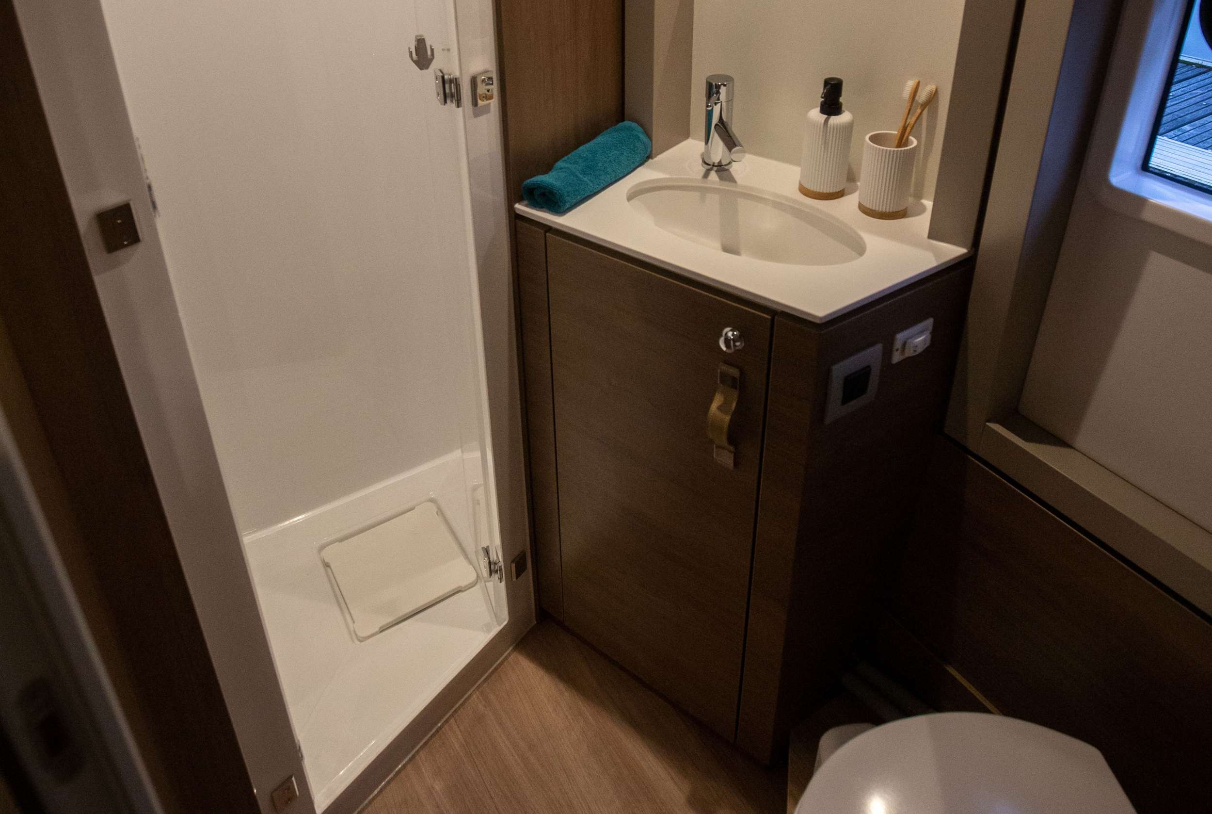 Crewed Catamaran KNOWKER photo 8