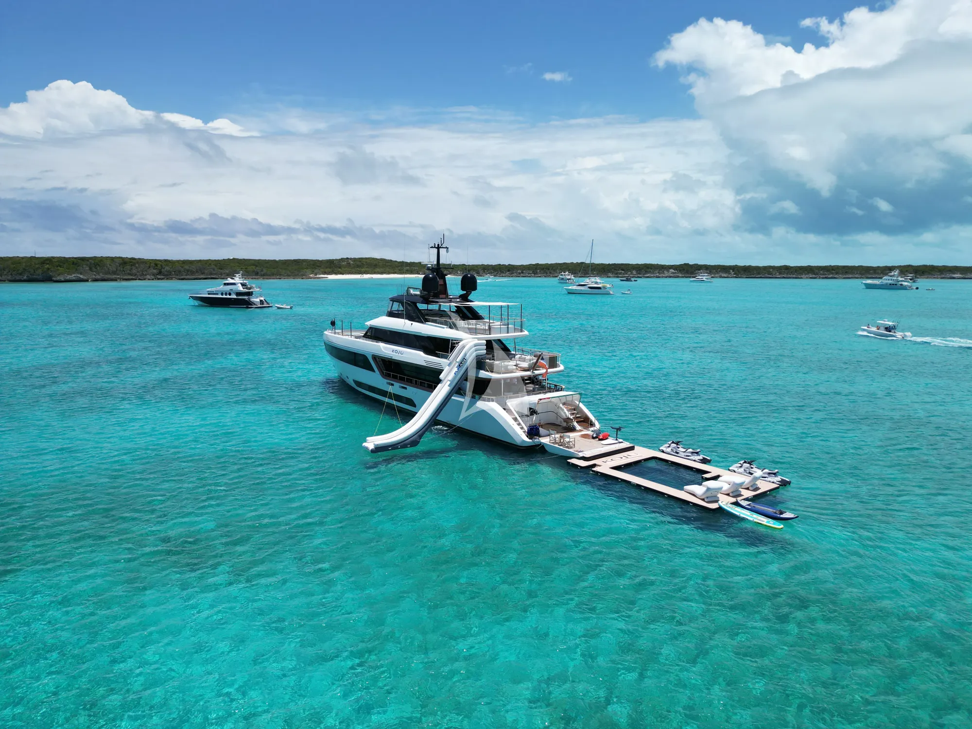 Luxury Crewed Motor Yacht KOJU photo 6