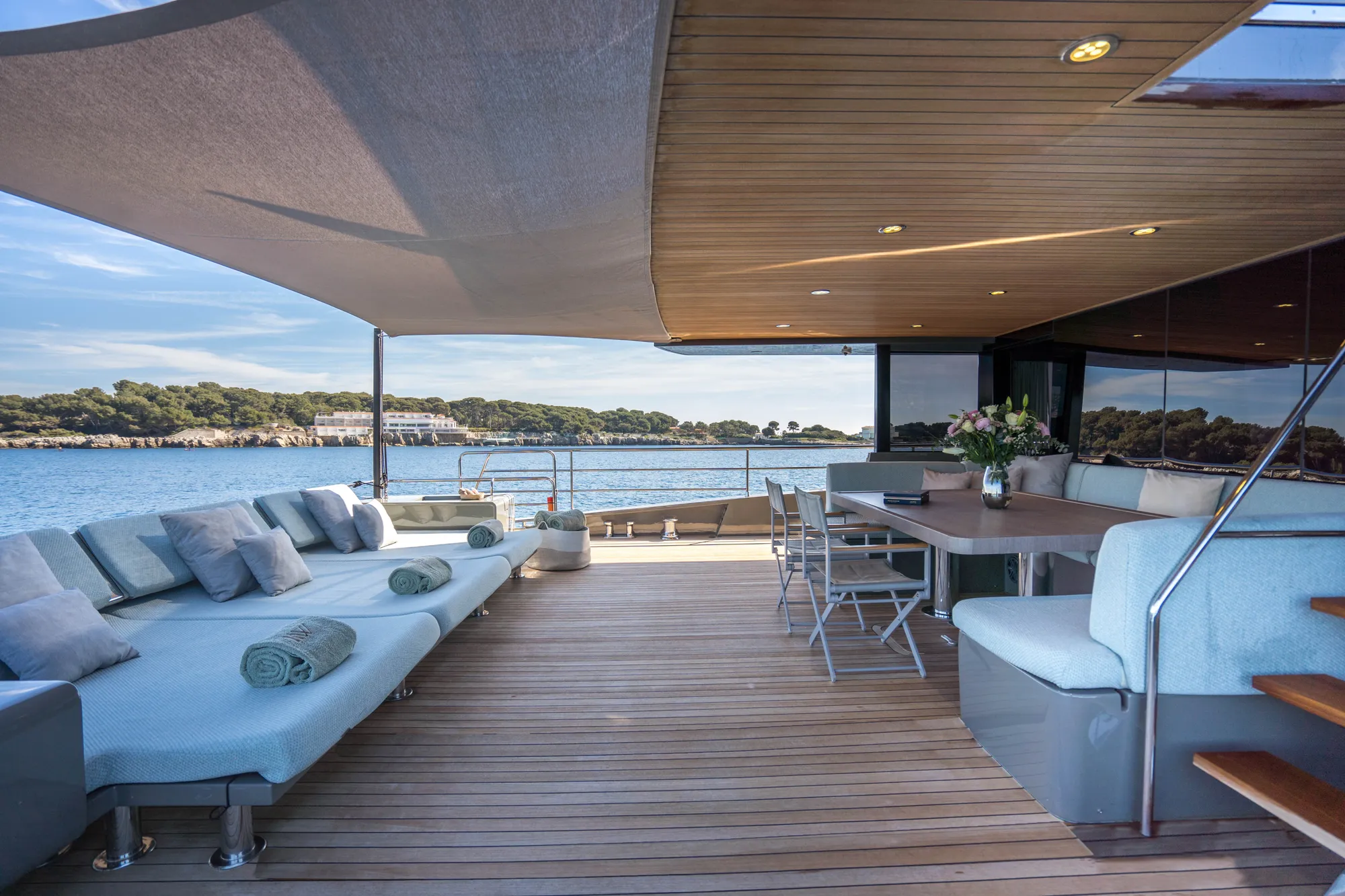 Luxury Crewed Motor Yacht KOKONUT`S WALLY photo 5