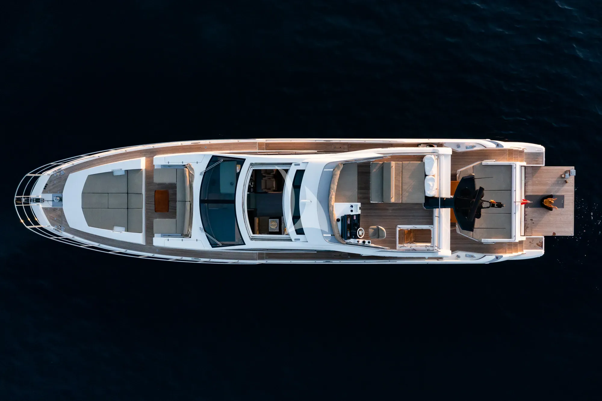 Crewed Motor Yacht KOMODO photo 4