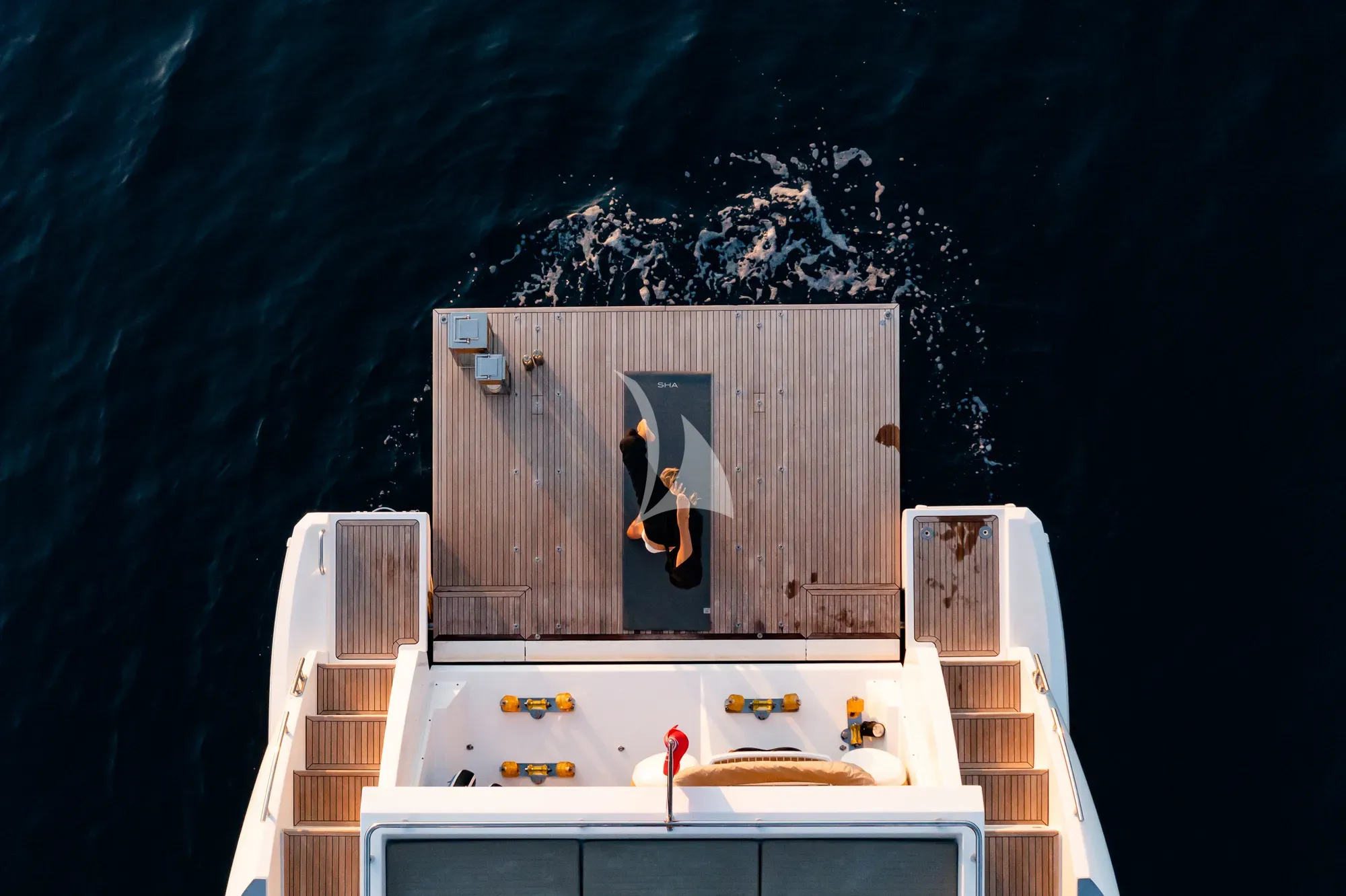 Crewed Motor Yacht KOMODO photo 5