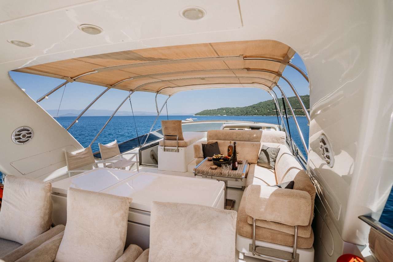 Crewed Motor Yacht KUUM photo 5