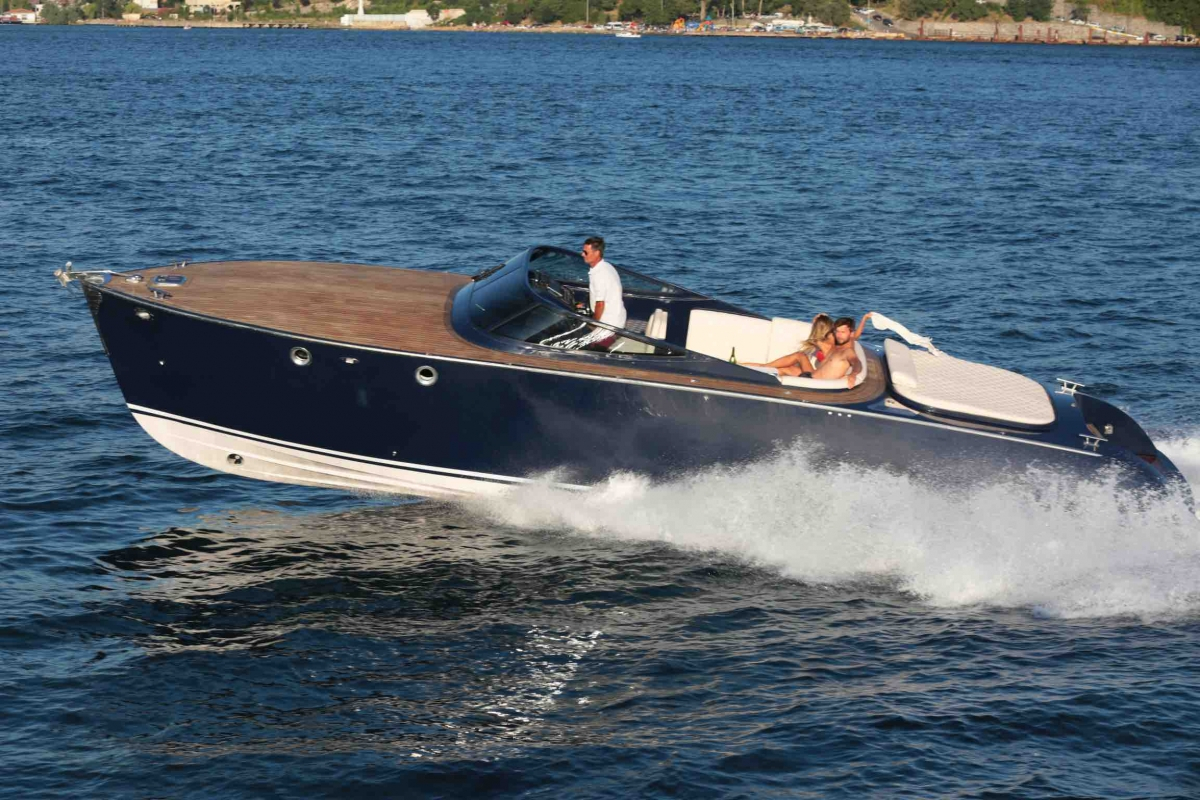 Crewed Motor Yacht KYMO