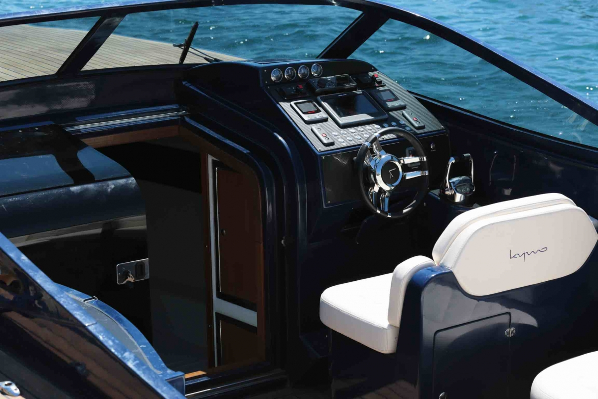 Crewed Motor Yacht KYMO photo 4