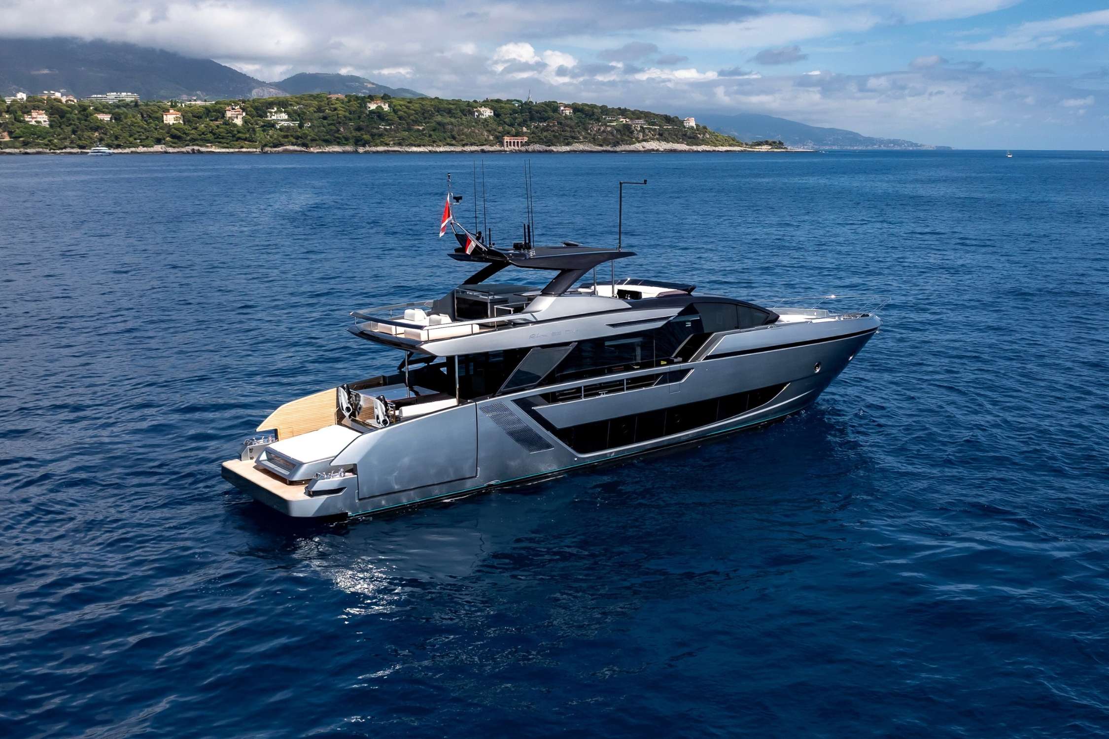 Luxury Crewed Motor Yacht L`AS BLEU photo 3