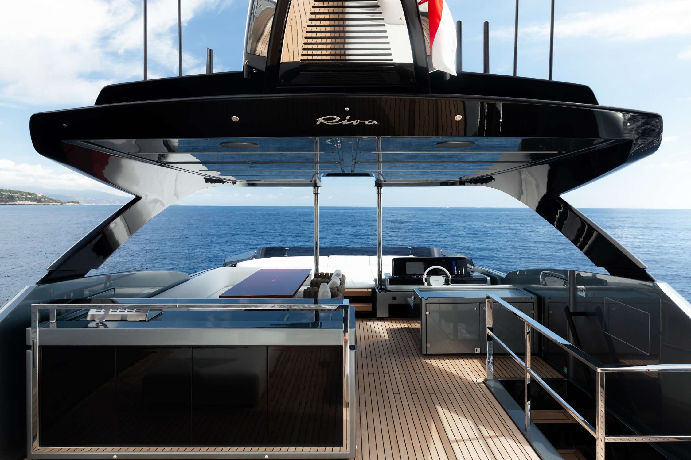 Luxury Crewed Motor Yacht L`AS BLEU photo 4
