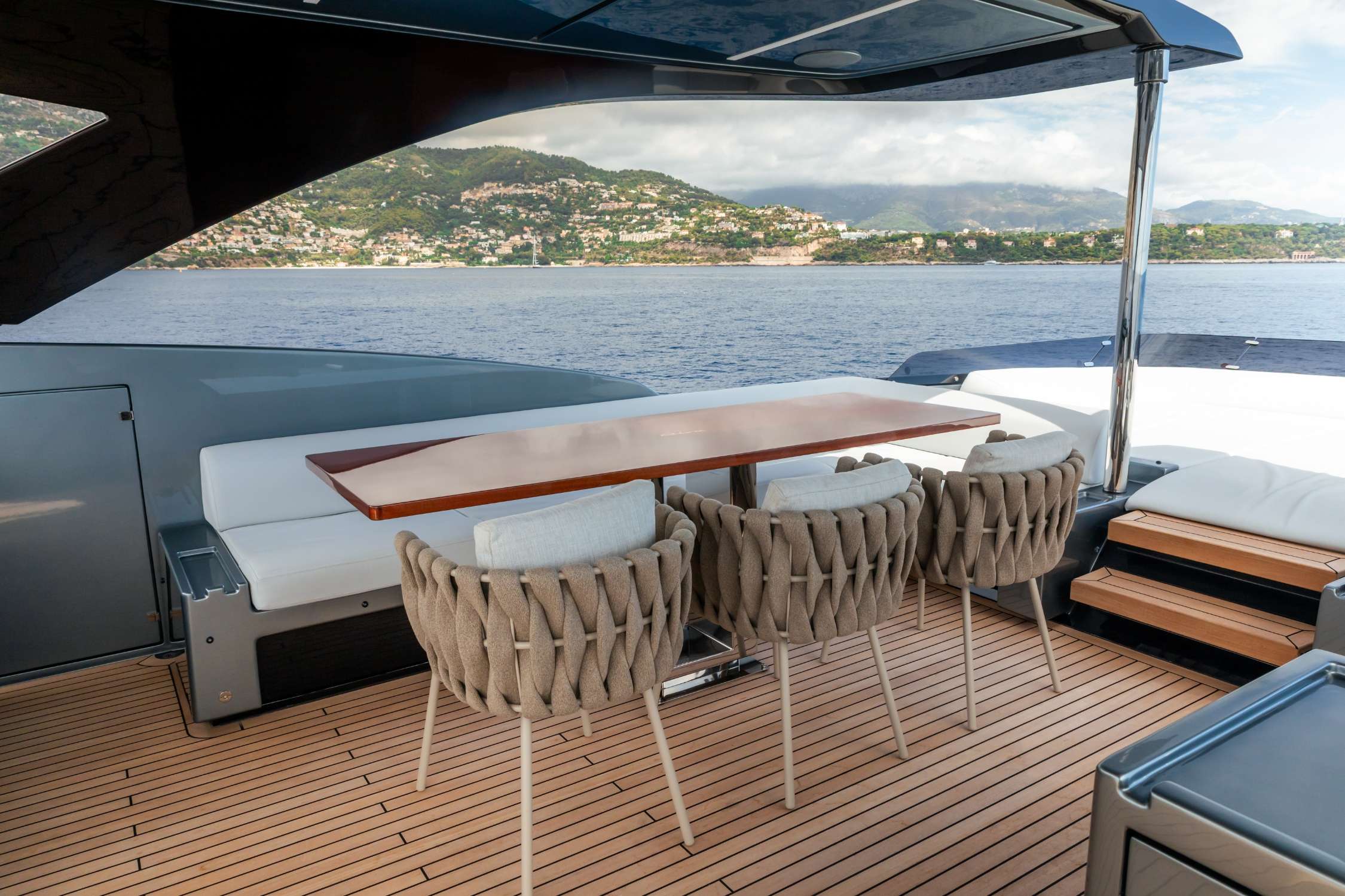 Luxury Crewed Motor Yacht L`AS BLEU photo 6