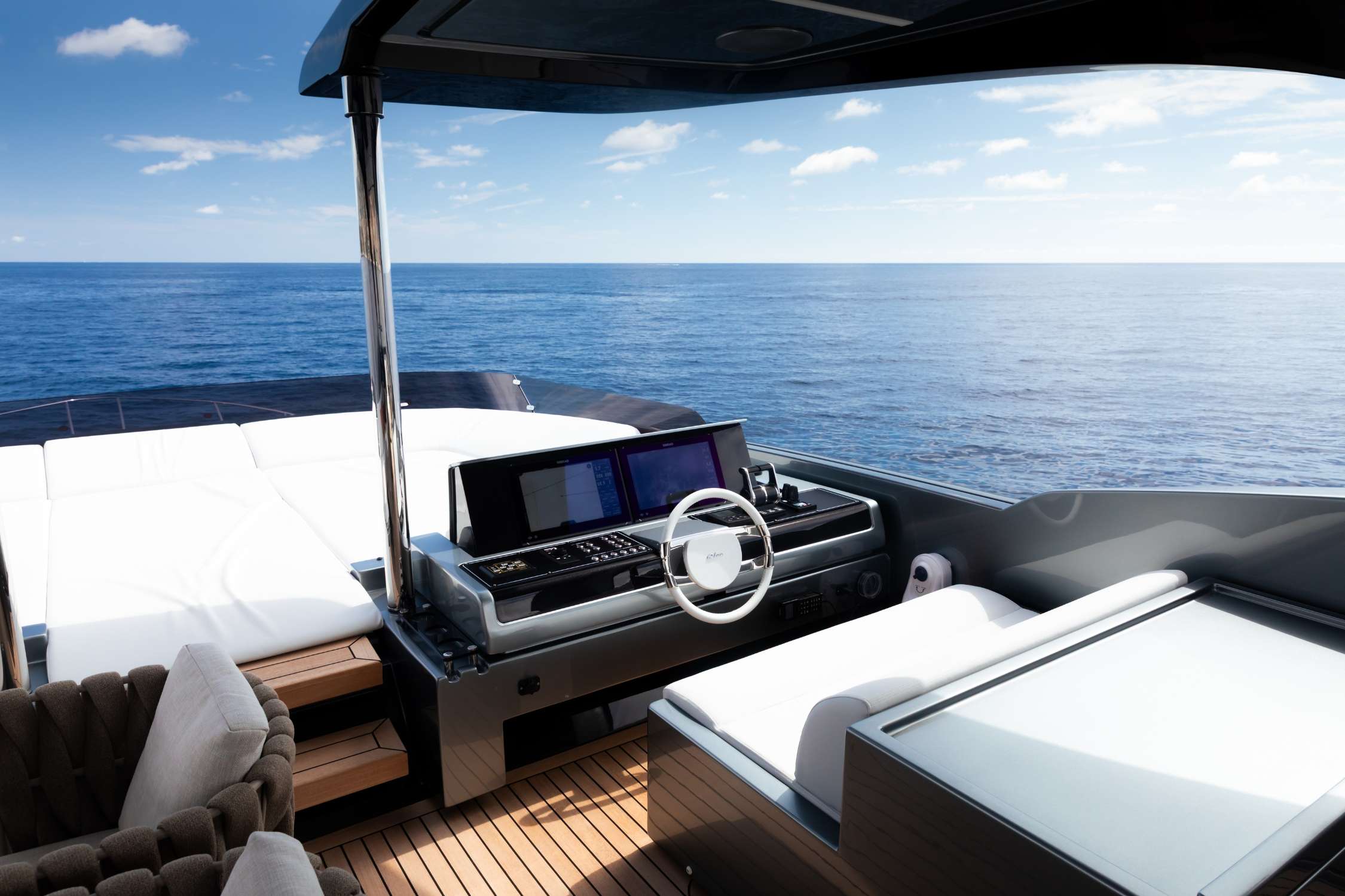 Luxury Crewed Motor Yacht L`AS BLEU photo 7