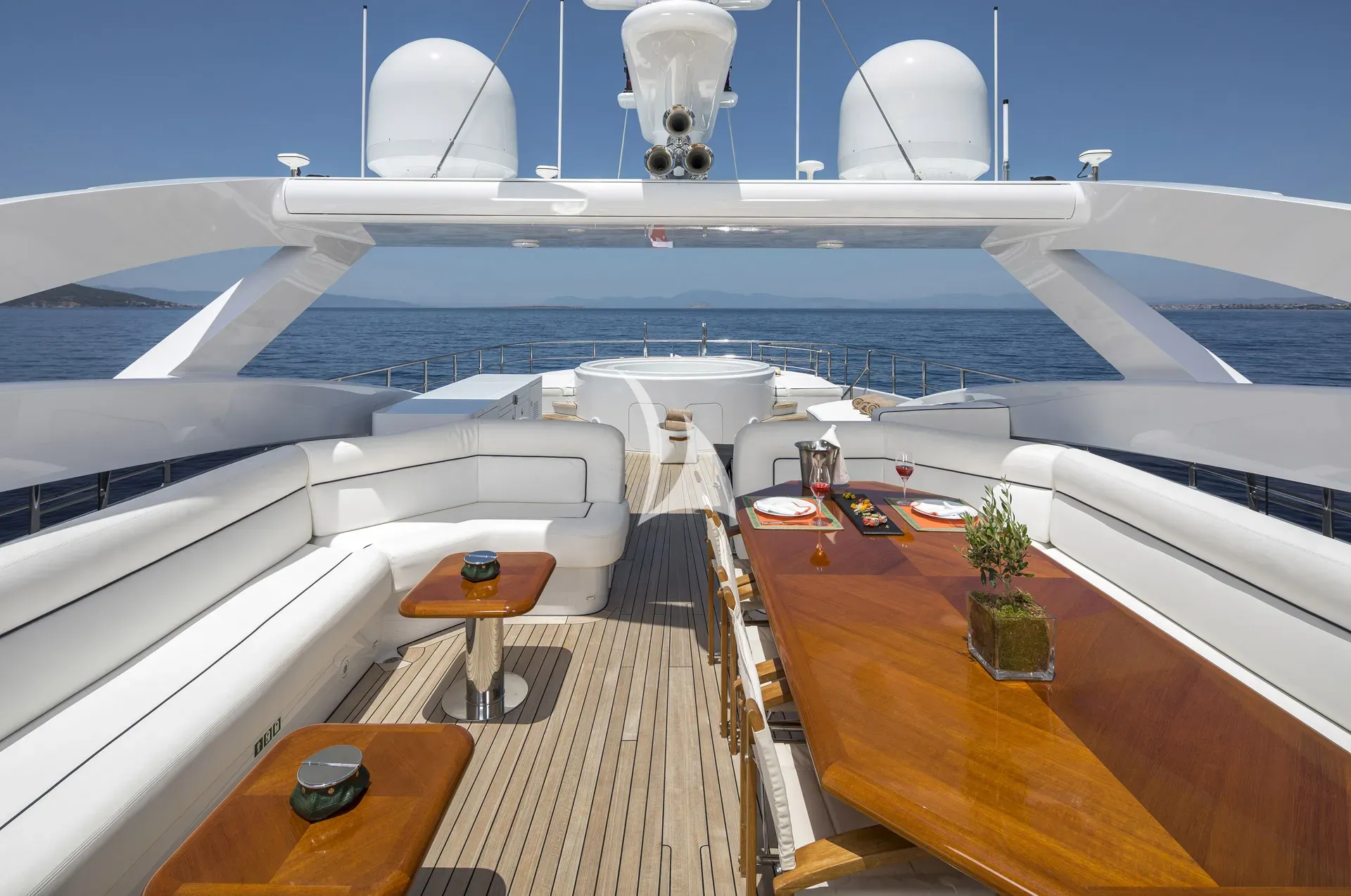 Luxury Crewed Motor Yacht L`EQUINOX photo 8