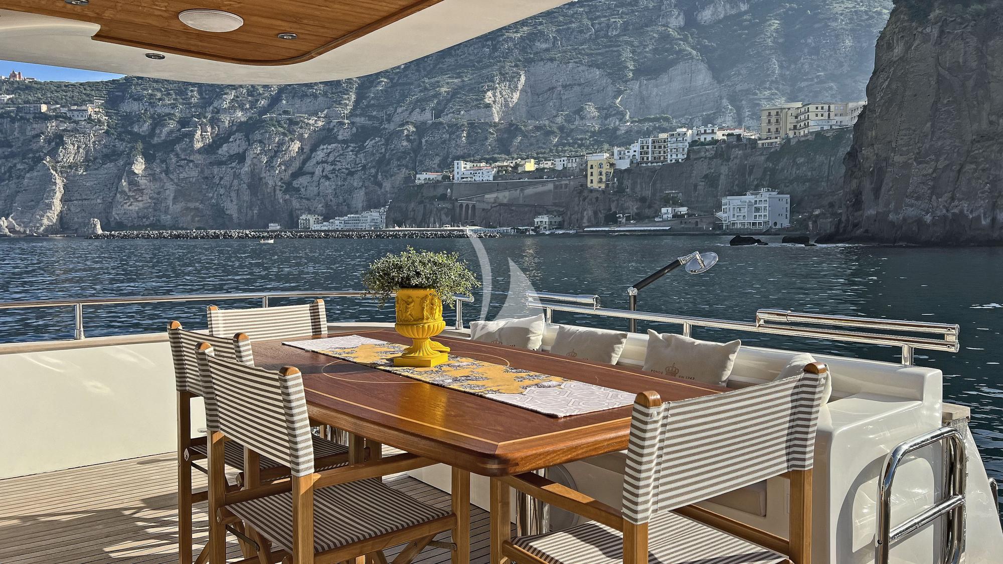 Luxury Crewed Motor Yacht LA CHICCA photo 7