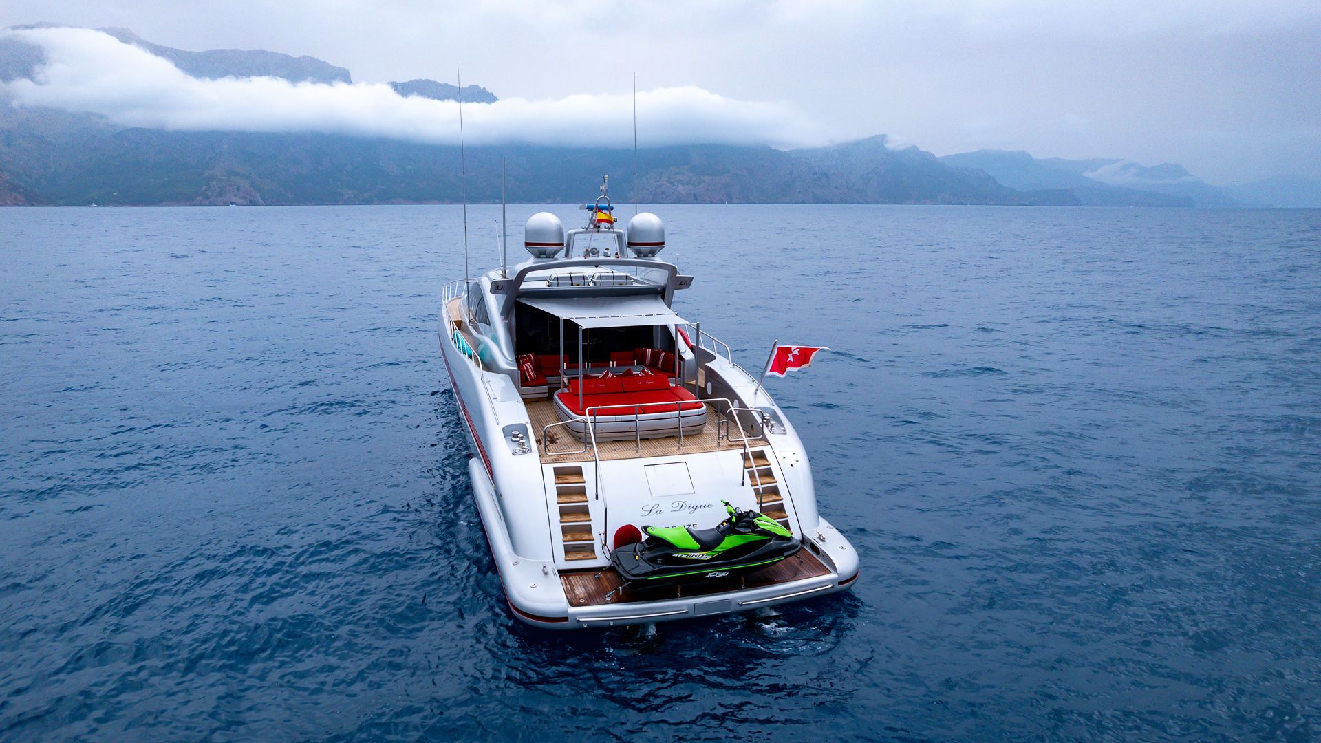 Luxury Crewed Motor Yacht LA DIGUE photo 5