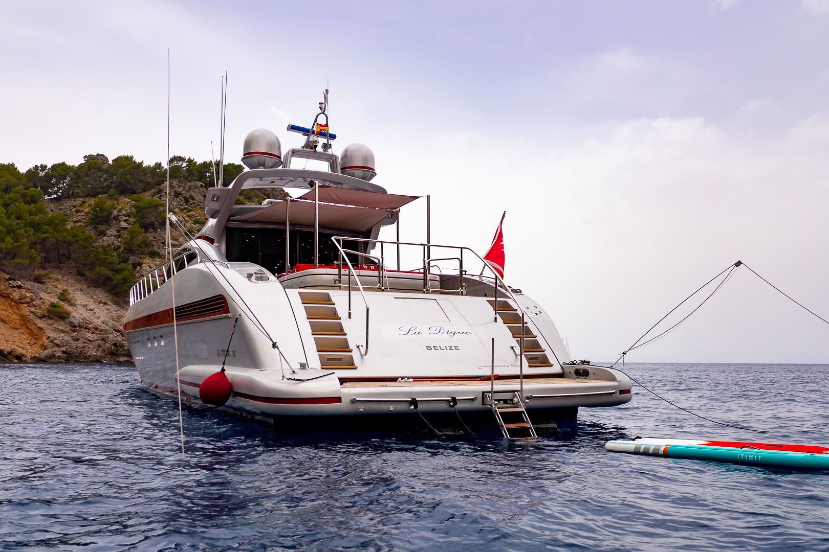 Luxury Crewed Motor Yacht LA DIGUE photo 6
