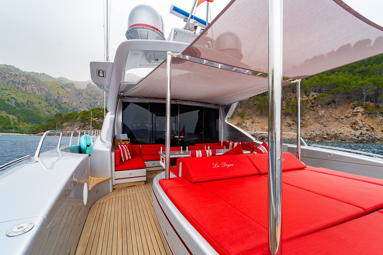 Luxury Crewed Motor Yacht LA DIGUE photo 8