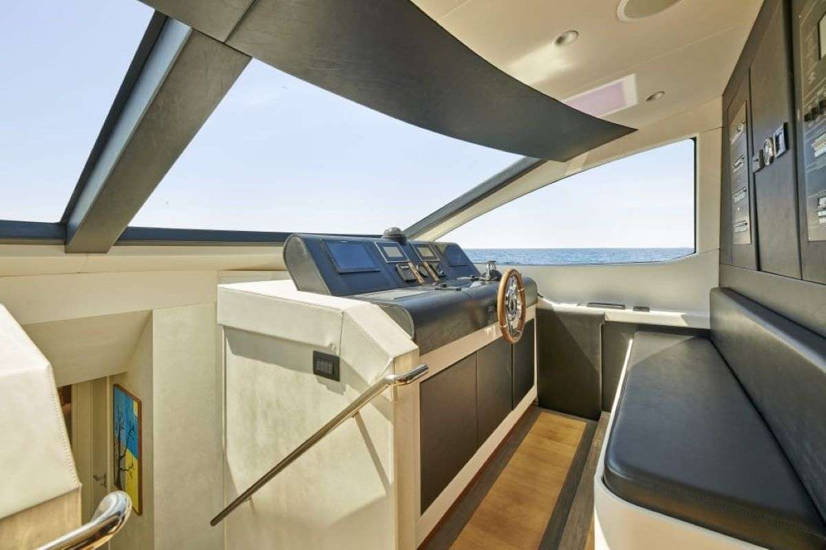 Luxury Crewed Motor Yacht LA FENICE photo 7