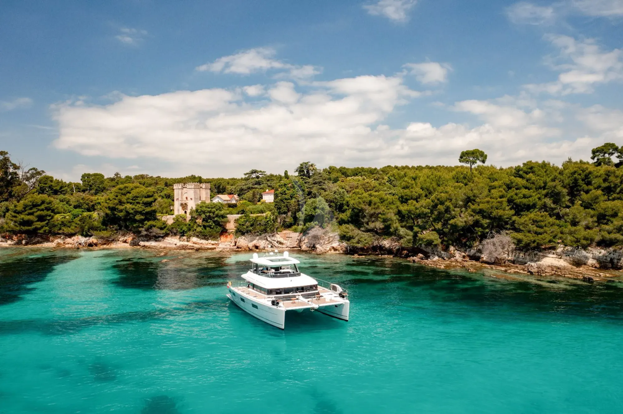 Crewed Power Catamaran LA FREGATE photo 4