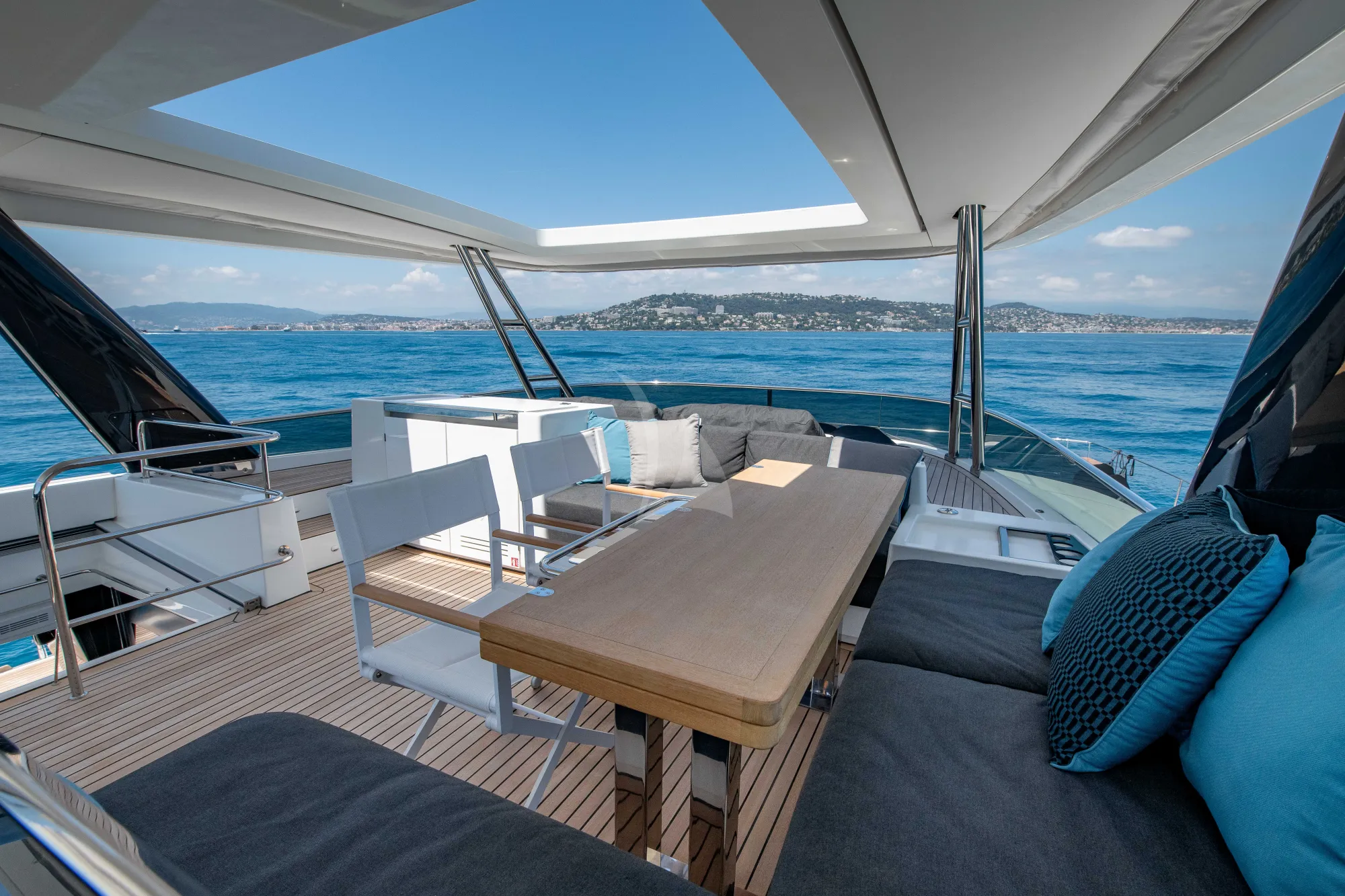 Crewed Power Catamaran LA FREGATE photo 8