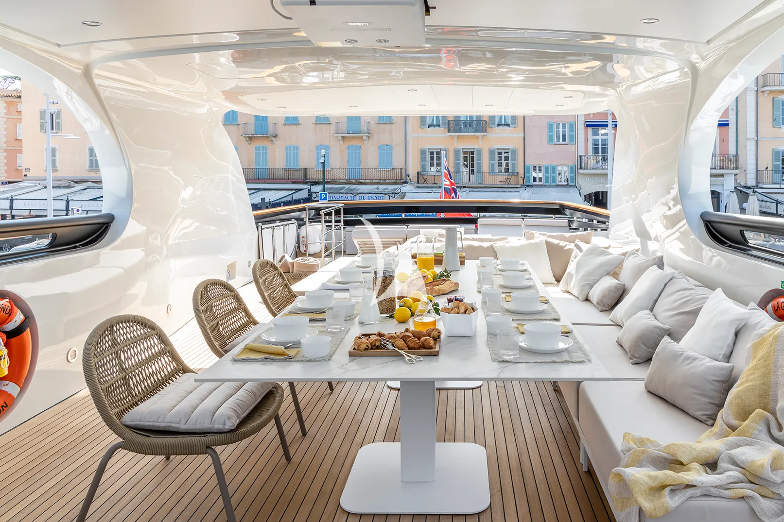 Luxury Crewed Motor Yacht LA GIOCONDA photo 6