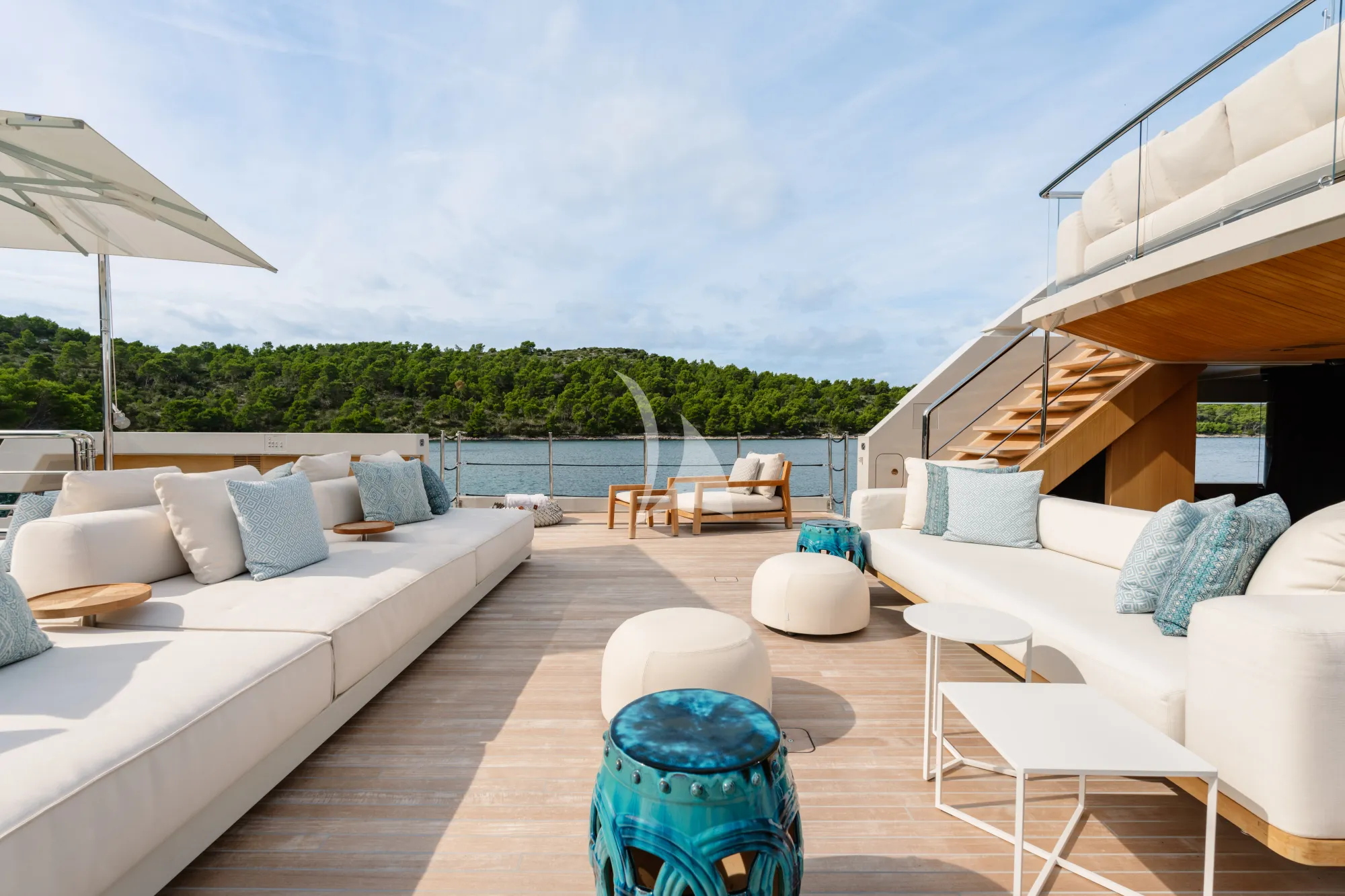 Luxury Crewed Motor Yacht LA LA LAND photo 6