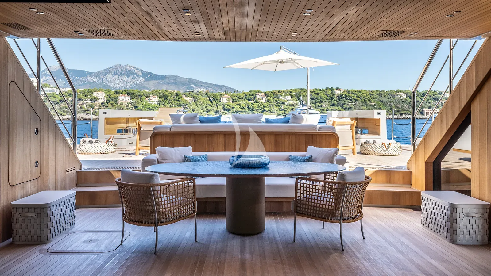 Luxury Crewed Motor Yacht LA LA LAND photo 7