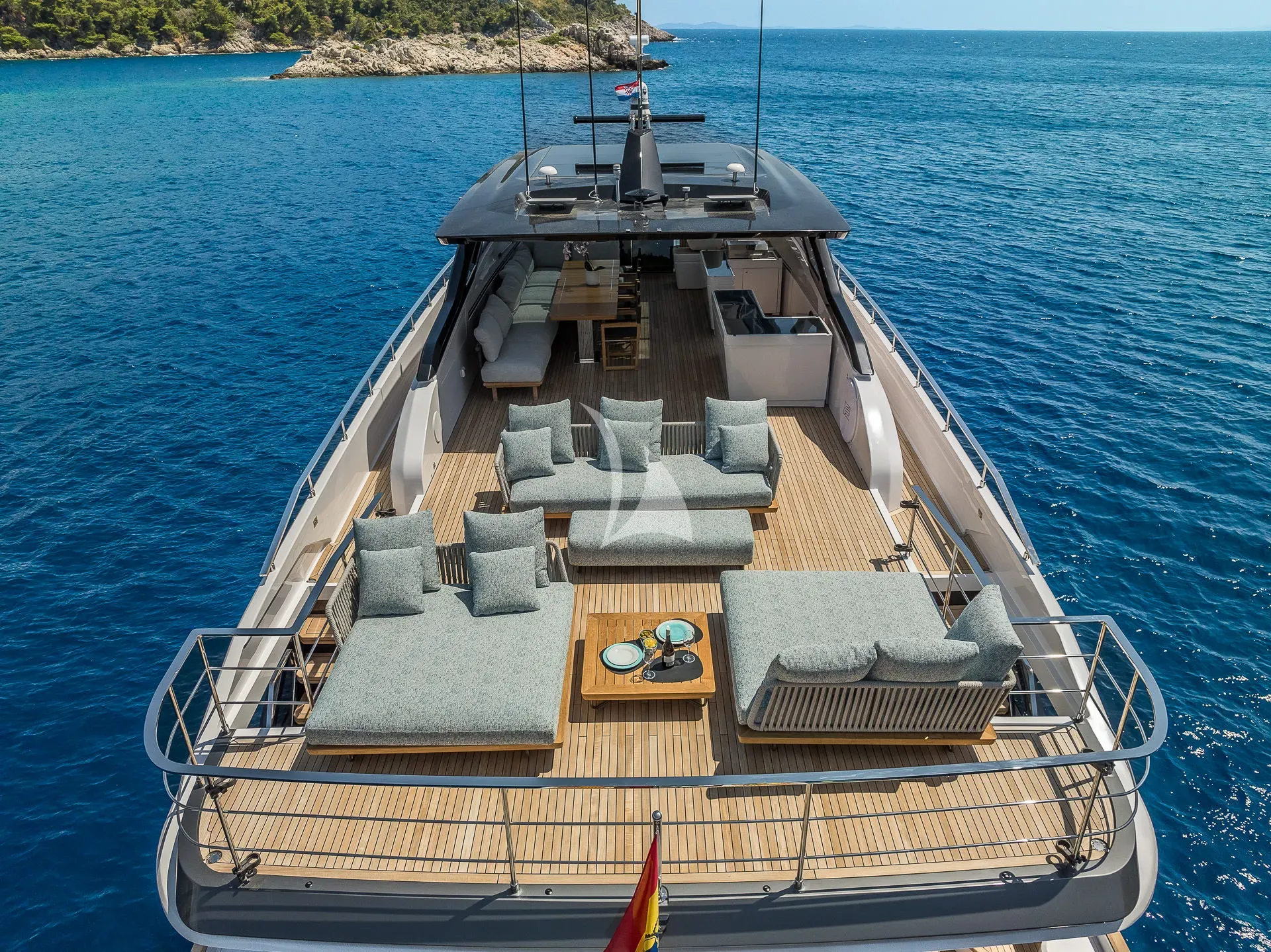 Luxury Crewed Motor Yacht NAILU+ photo 3