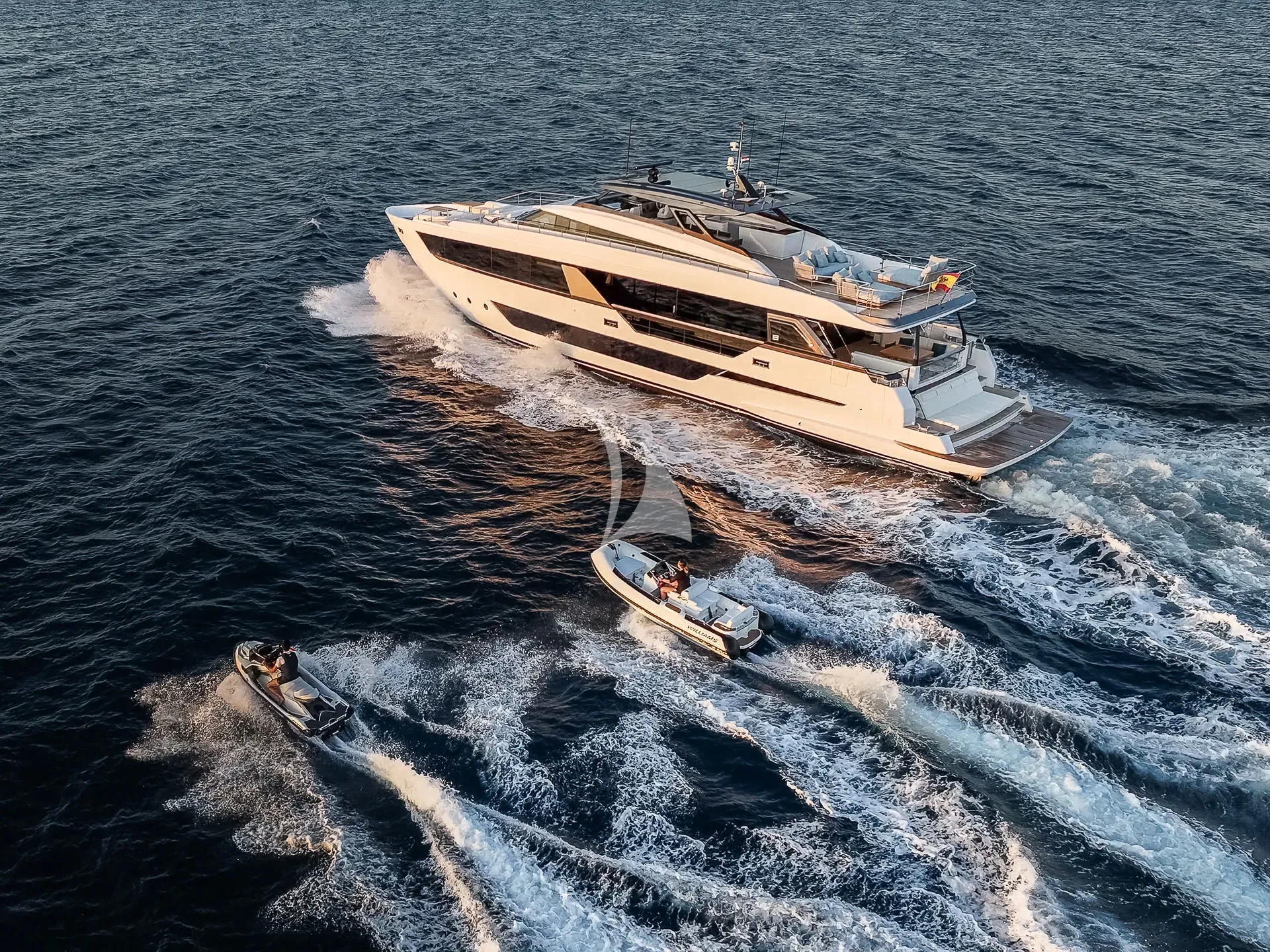 Luxury Crewed Motor Yacht NAILU+ photo 7