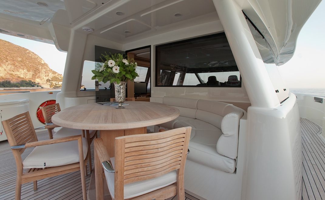 Luxury Crewed Motor Yacht LA PAUSA photo 8