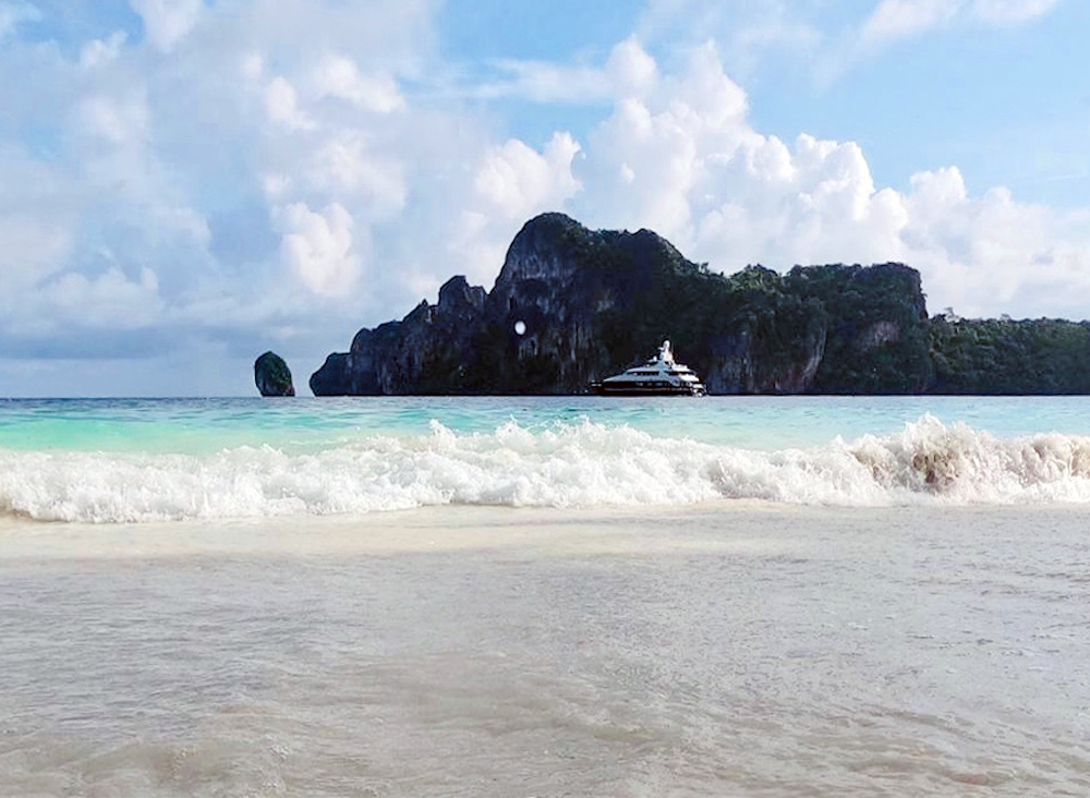 Luxury Crewed Motor Yacht LADY AZUL photo 3