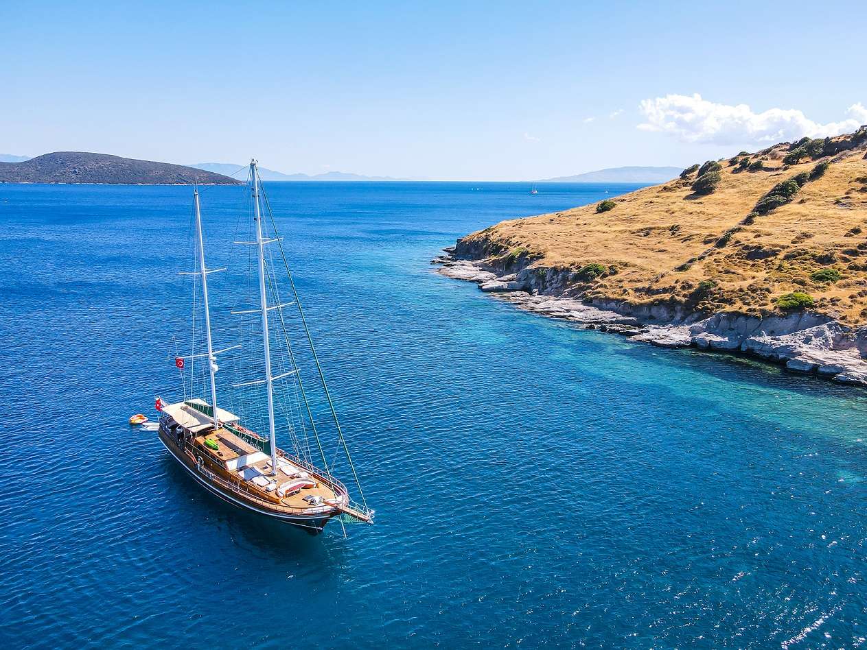 Crewed Sailing Yacht LADY CHRISTA