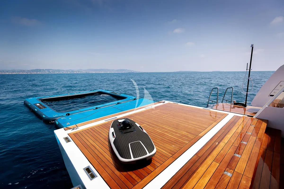 Luxury Crewed Motor Yacht LADY DIA photo 4