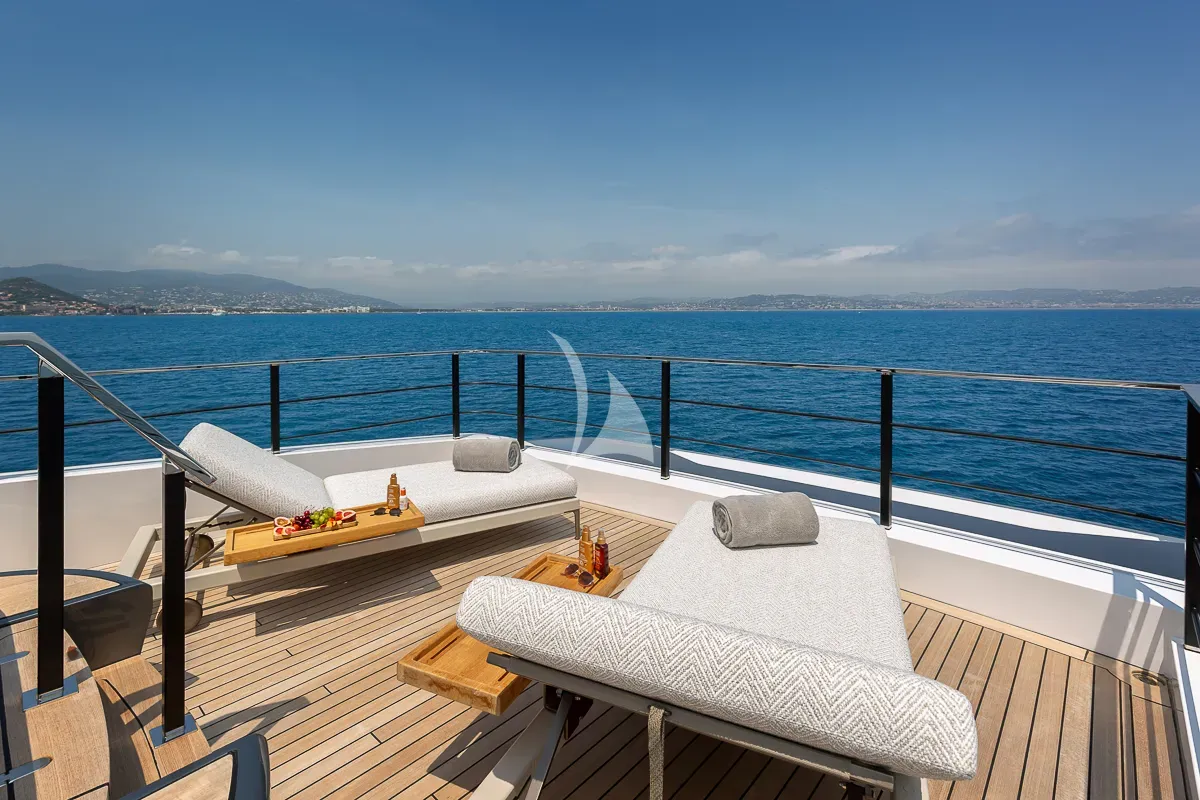 Luxury Crewed Motor Yacht LADY DIA photo 7