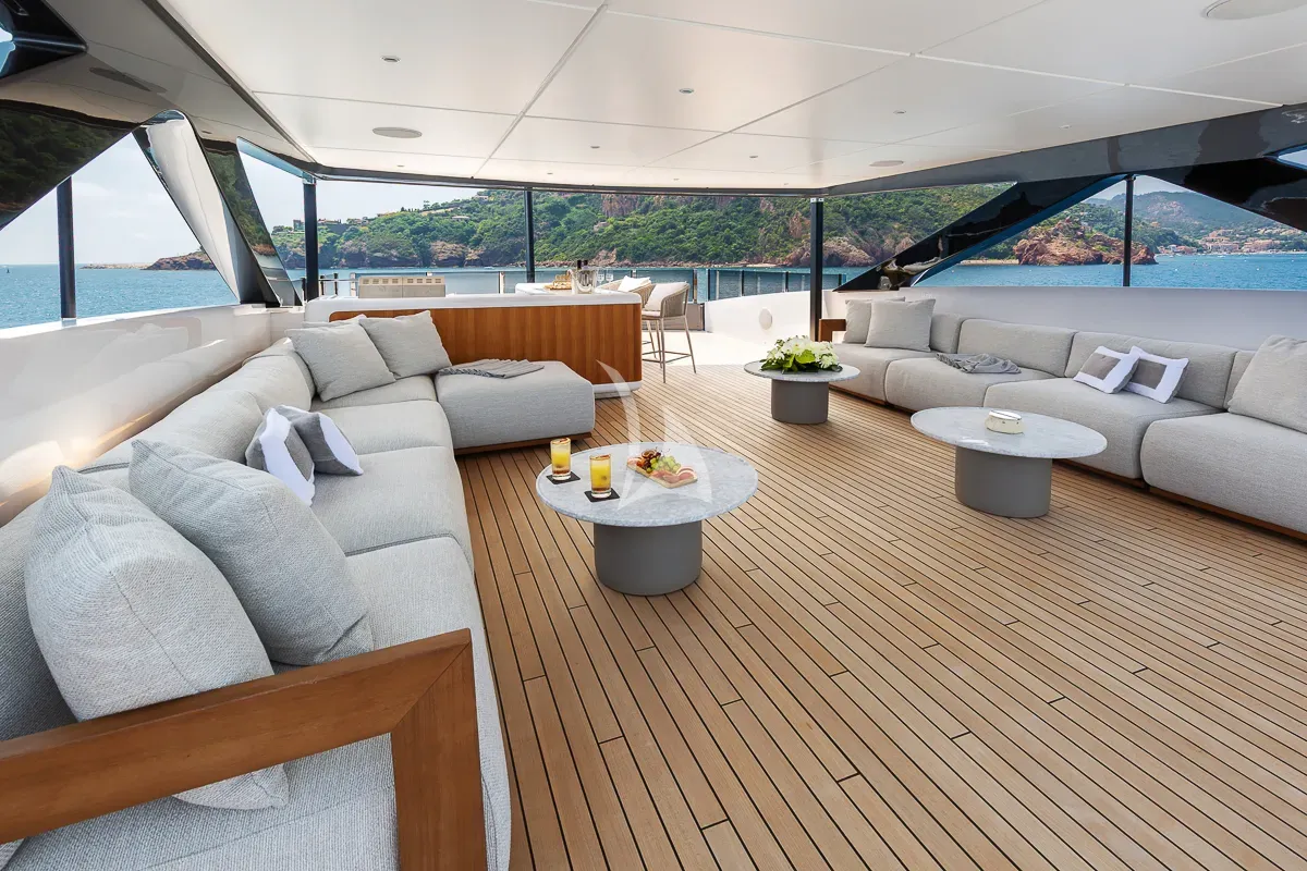 Luxury Crewed Motor Yacht LADY DIA photo 8