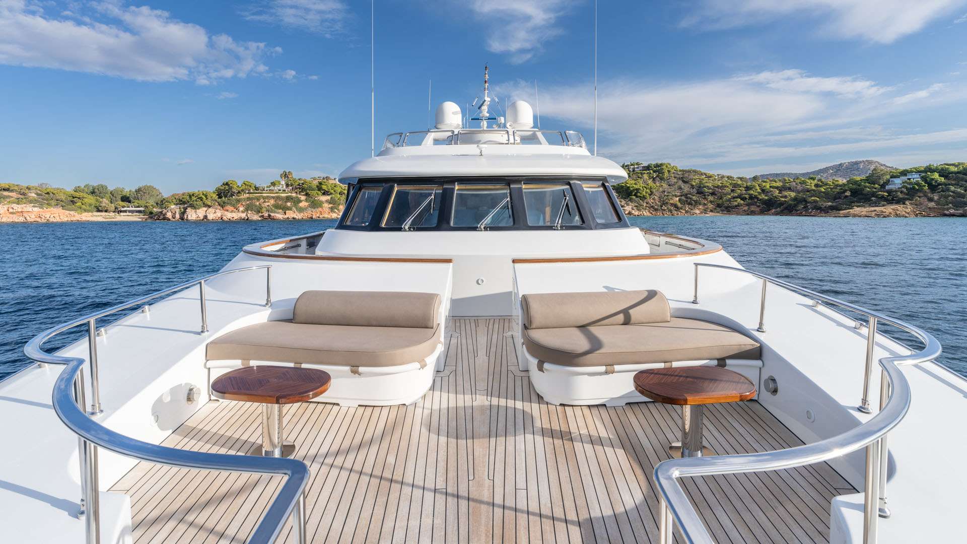 Luxury Crewed Motor Yacht LADY G II photo 4