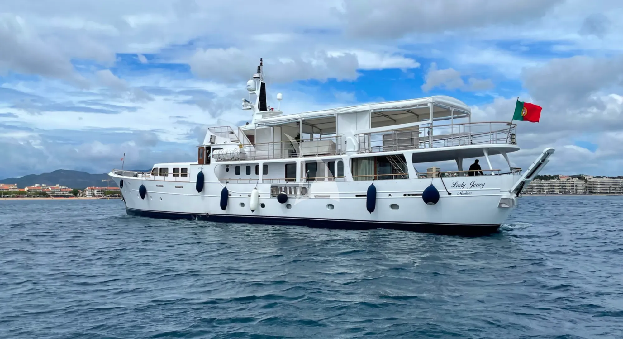 Luxury Crewed Motor Yacht LADY JERSEY photo 3