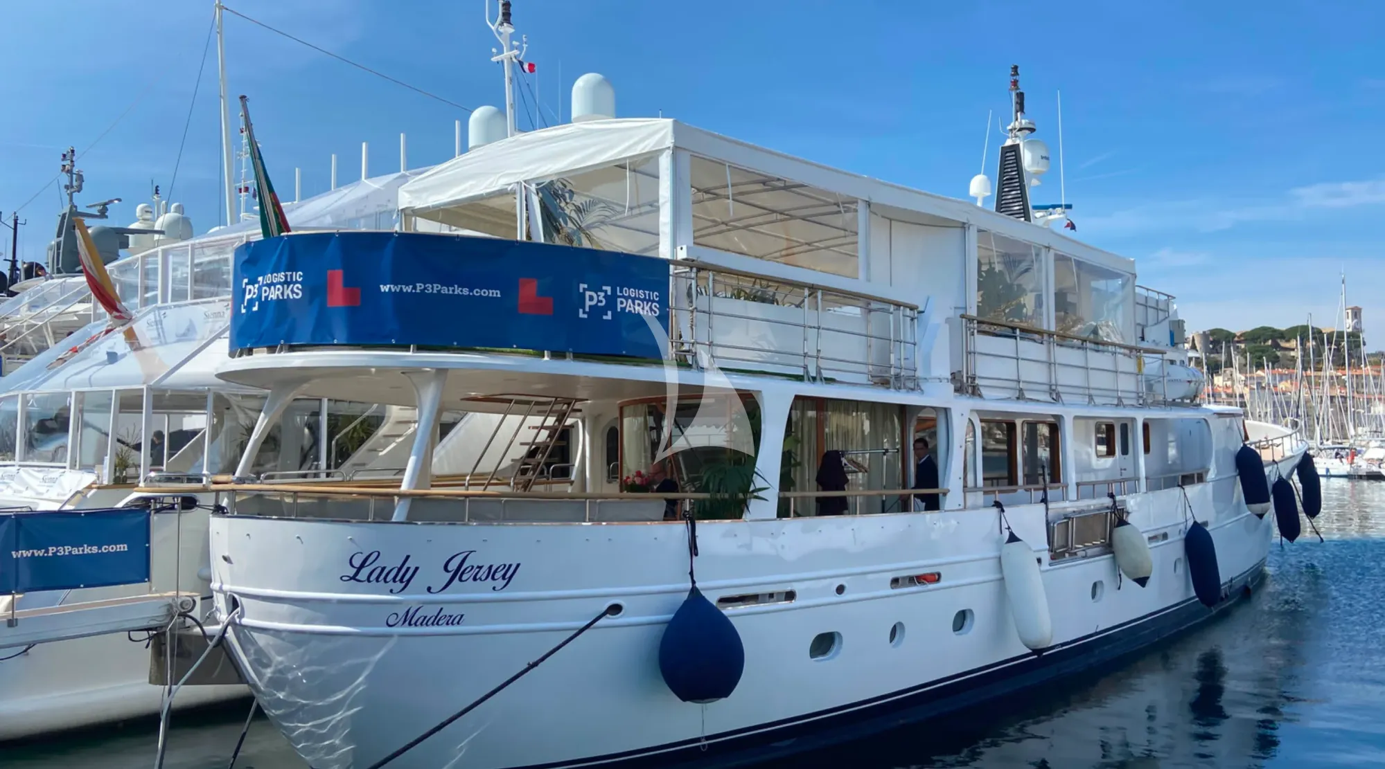 Luxury Crewed Motor Yacht LADY JERSEY photo 4