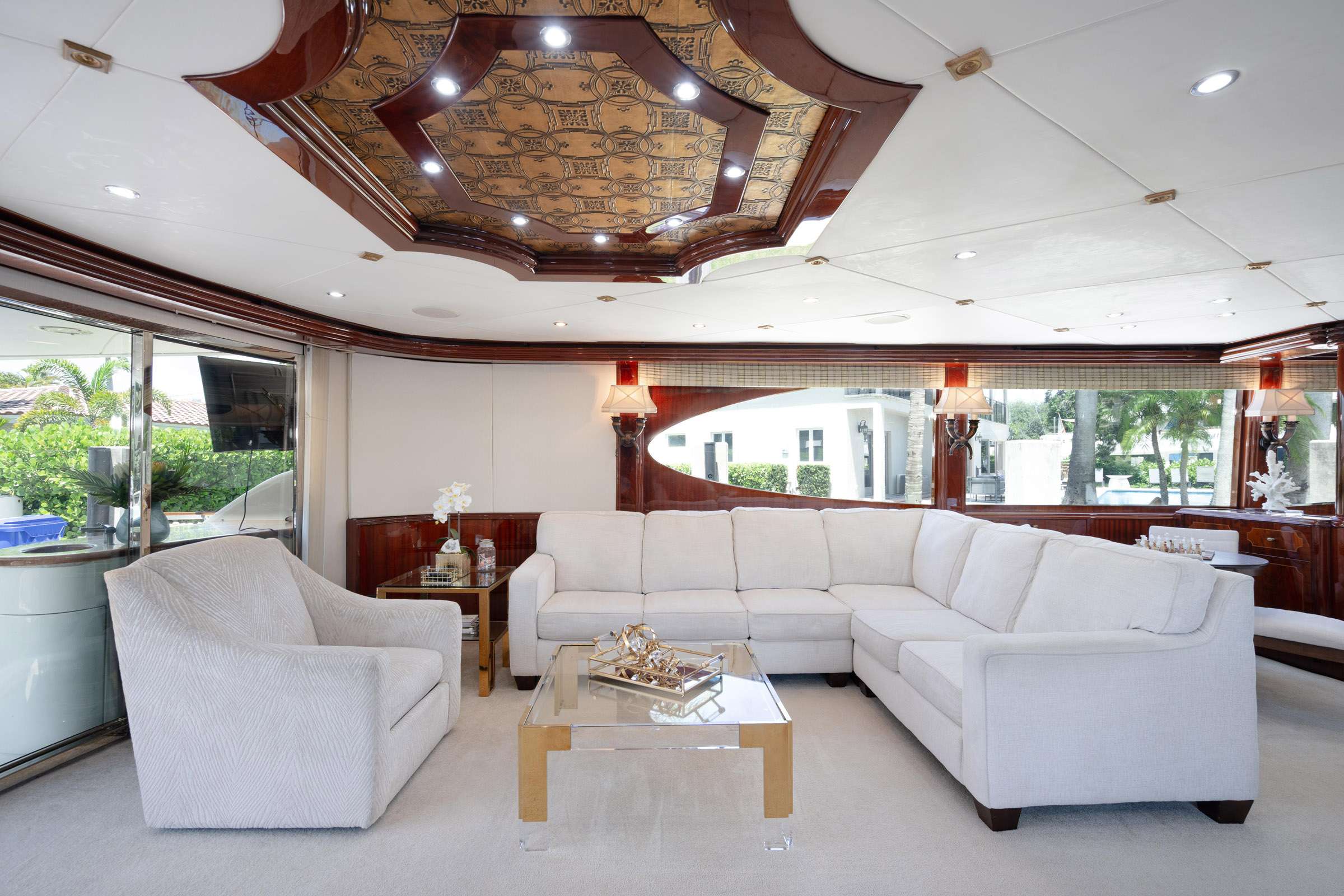 Luxury Crewed Motor Yacht LADY KRISTINA photo 4