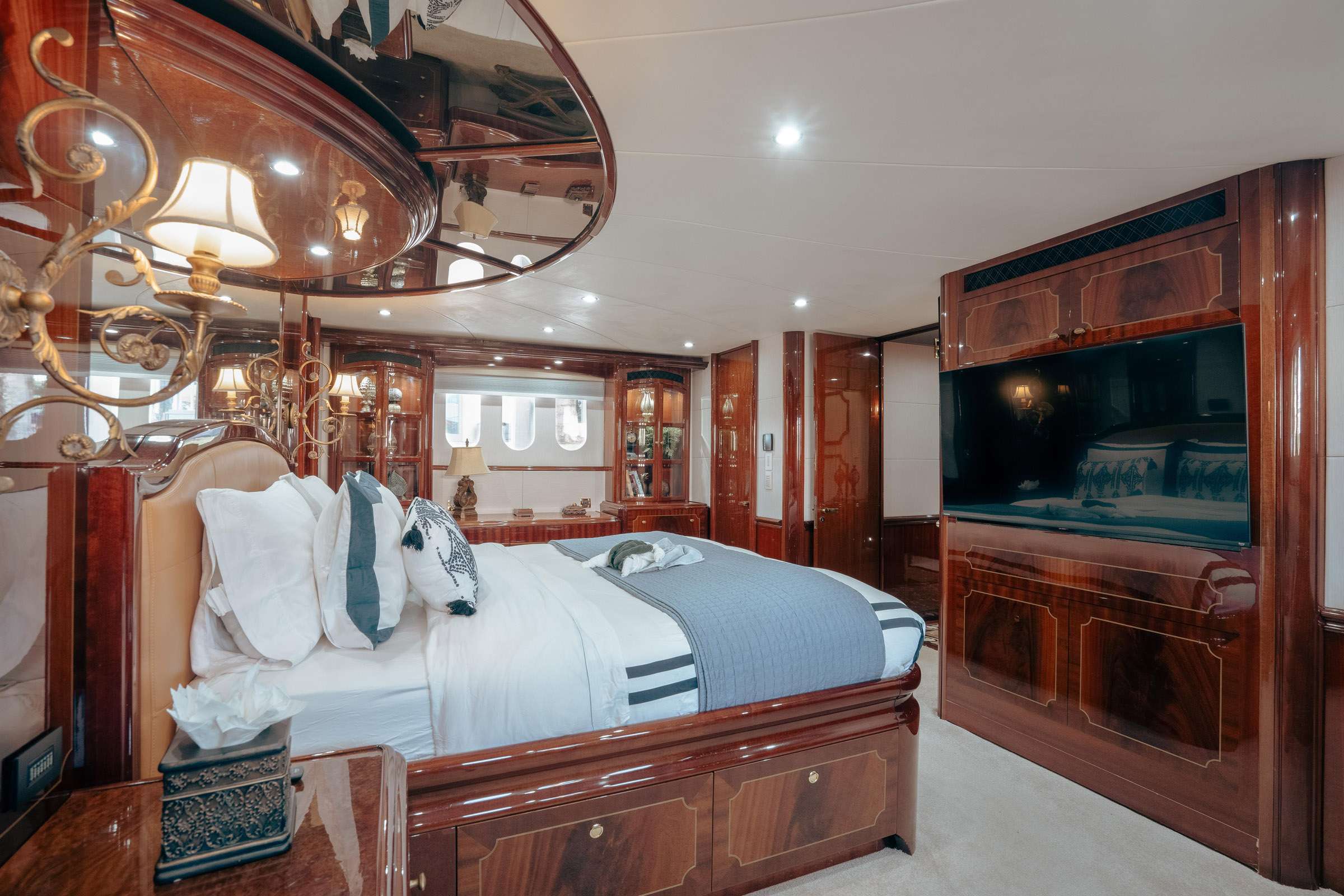 Luxury Crewed Motor Yacht LADY KRISTINA photo 6