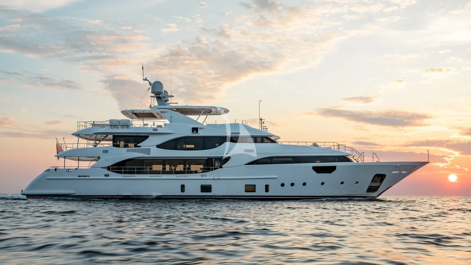 Luxury Crewed Motor Yacht LADY MRD photo 4