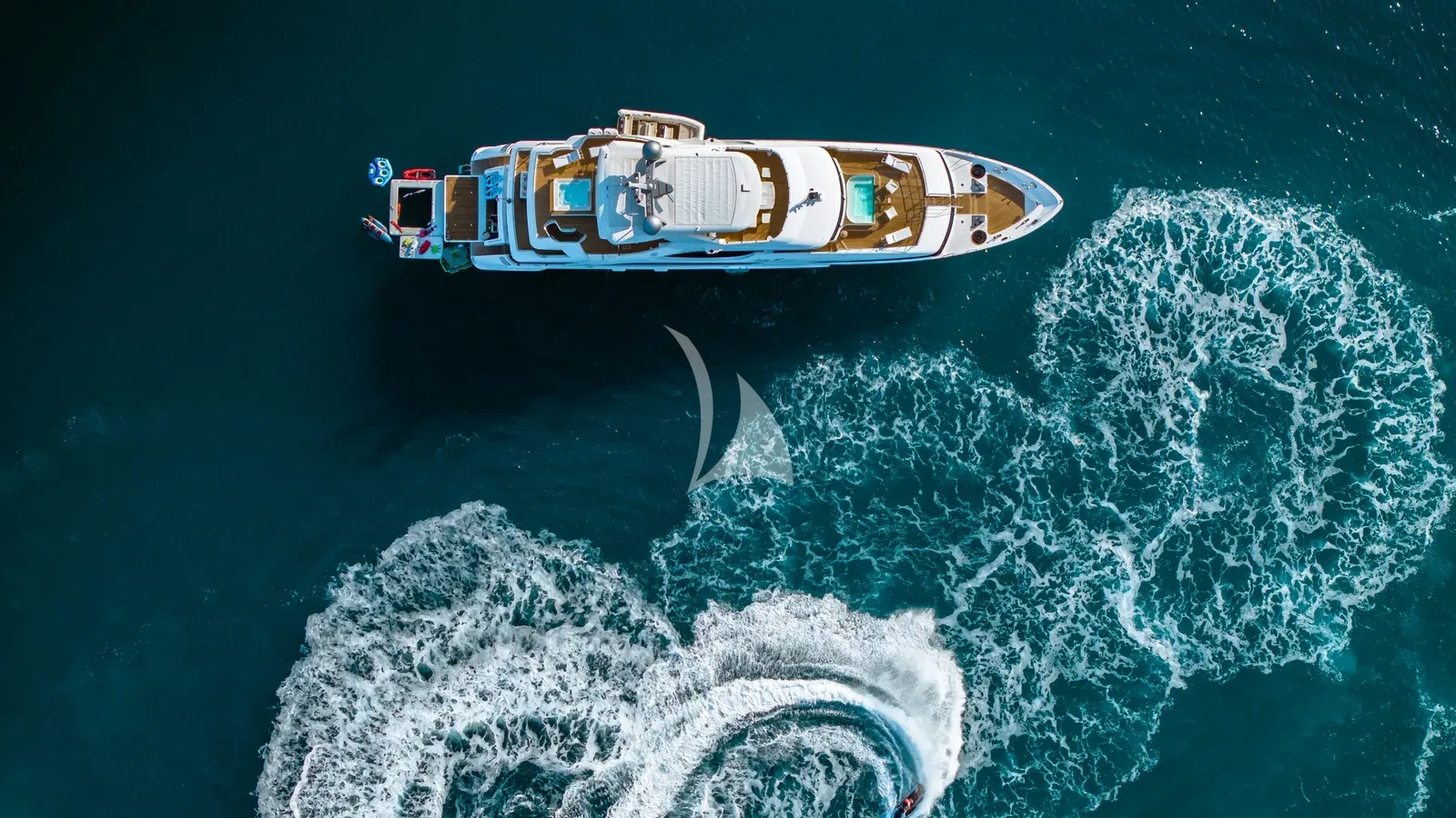 Luxury Crewed Motor Yacht LADY MRD photo 5