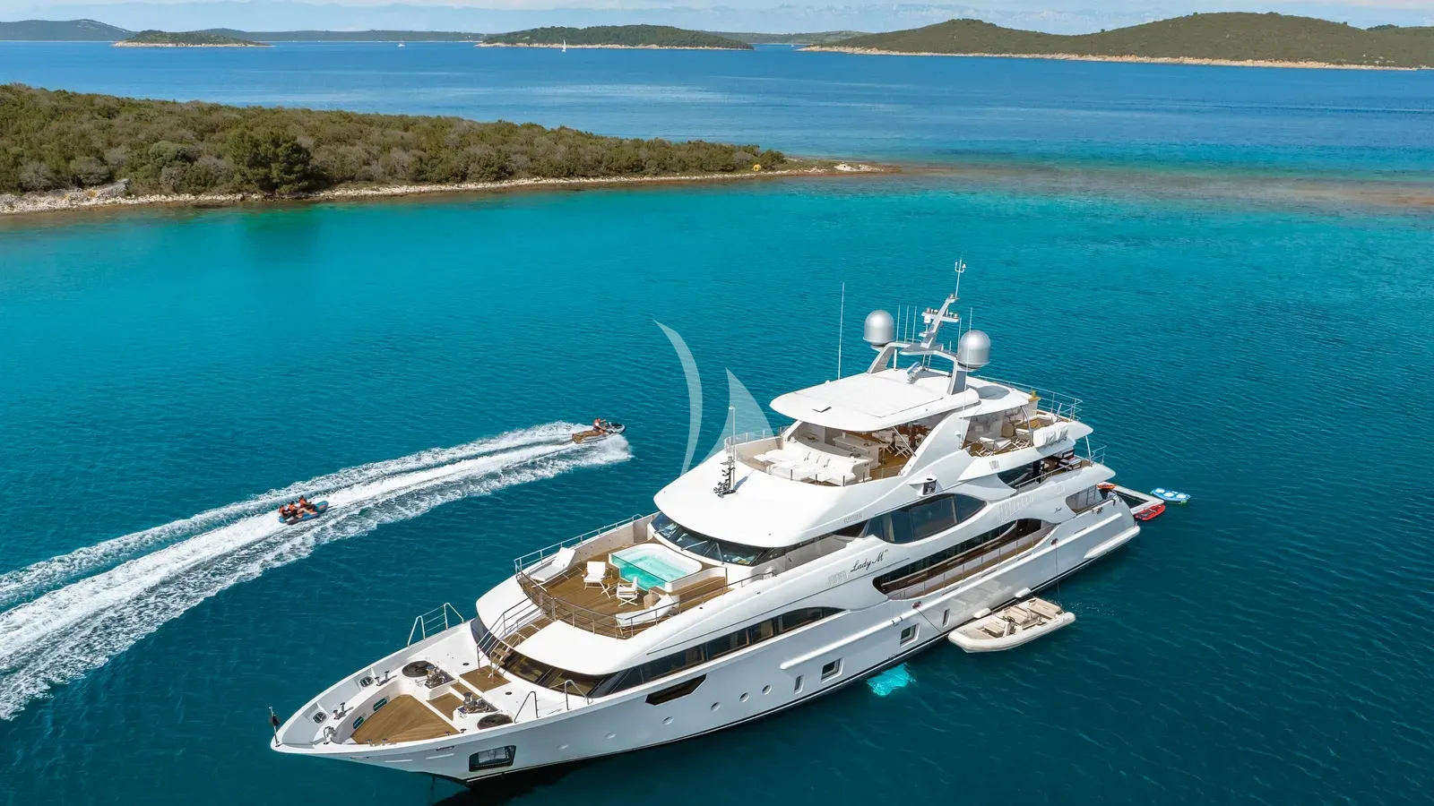 Luxury Crewed Motor Yacht LADY MRD photo 6