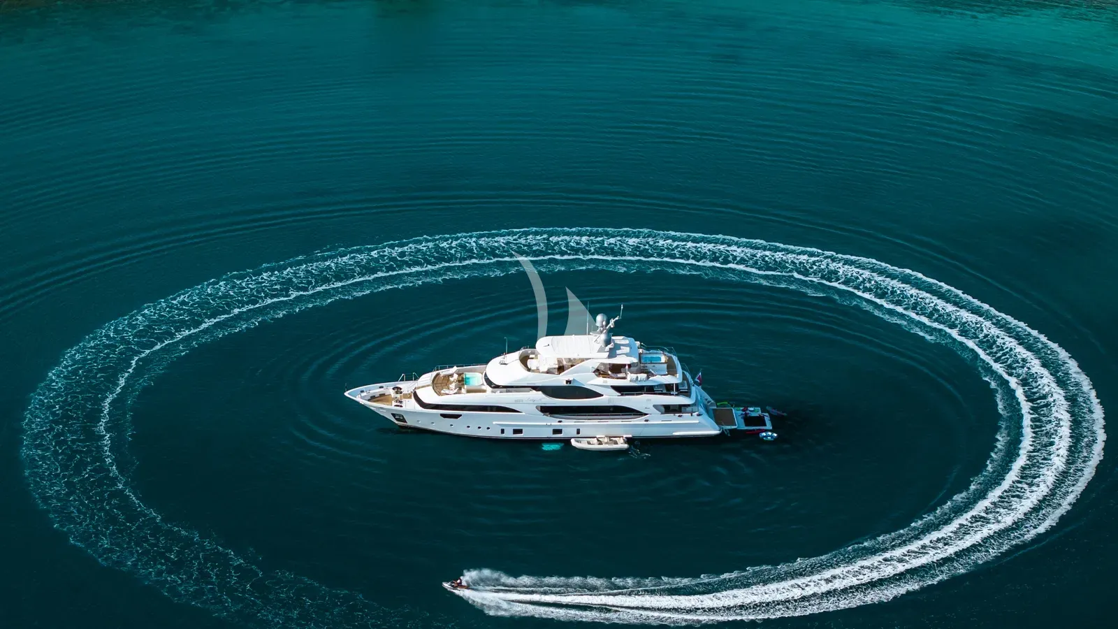 Luxury Crewed Motor Yacht LADY MRD photo 7