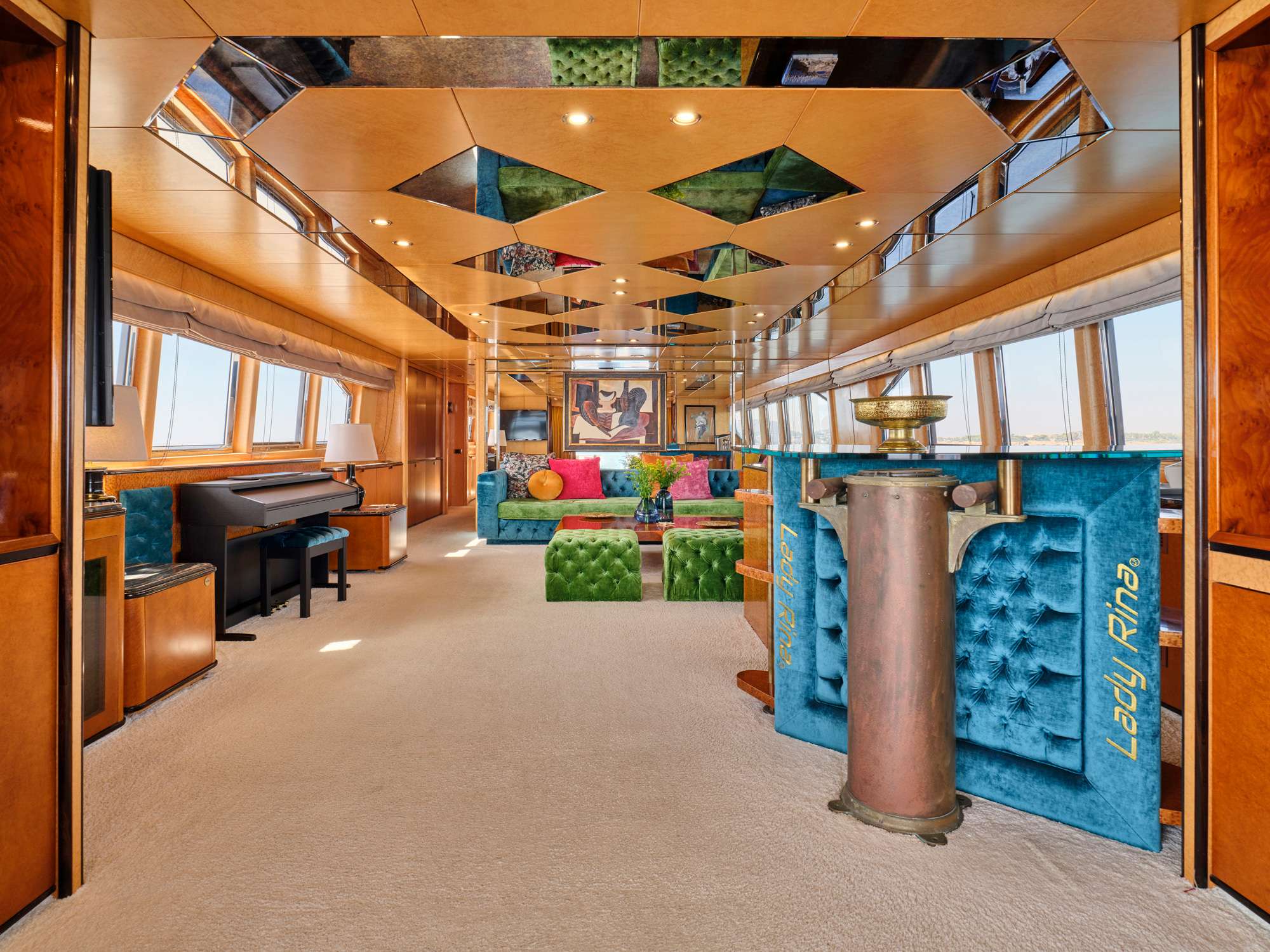 Crewed Motor Yacht LADY RINA photo 8