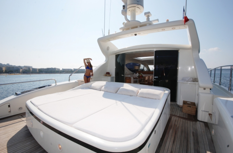 Luxury Crewed Motor Yacht LADY SPLASH photo 3